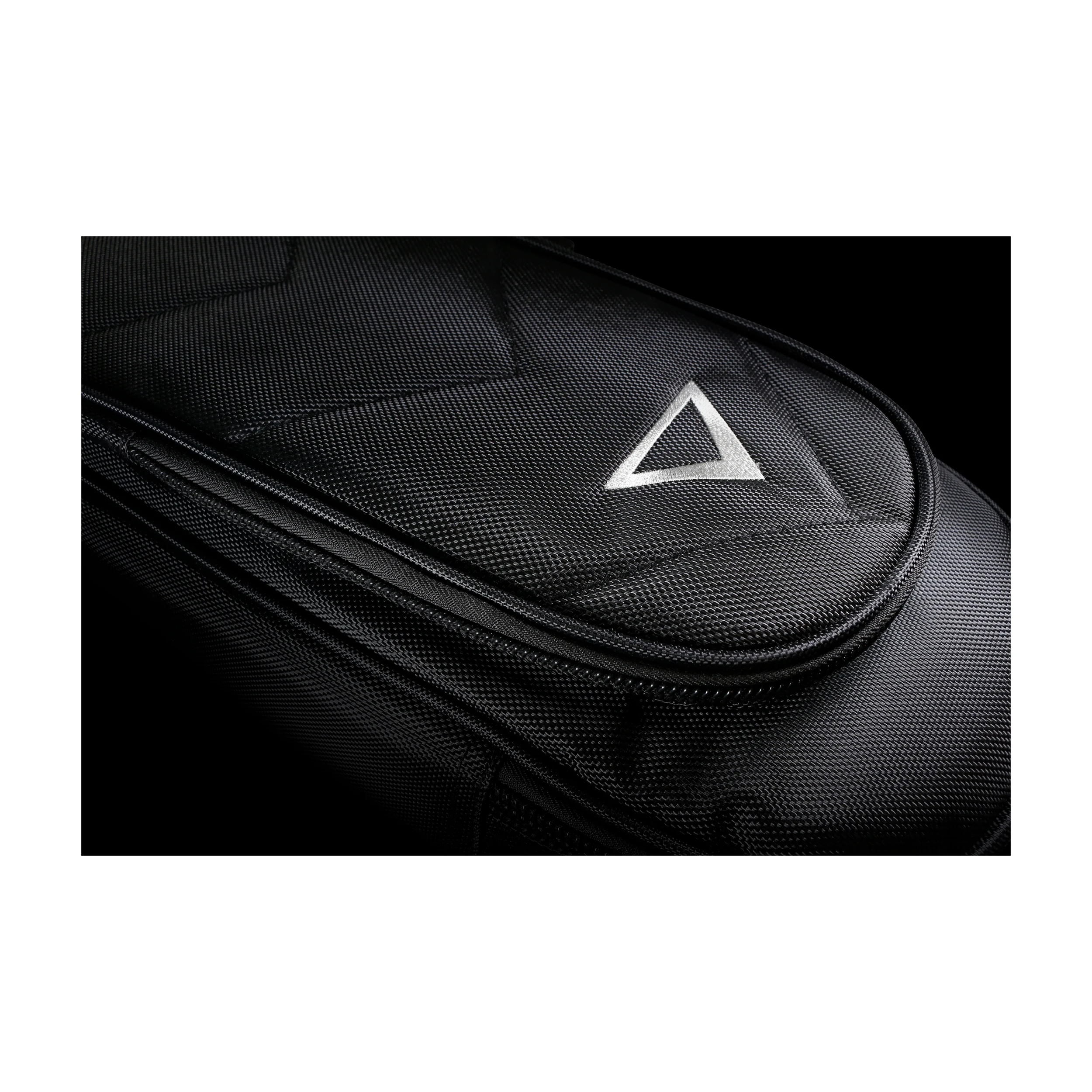 Close up view on the front of Ultimate Support USGB-PERF-EB Gig Bag for Electric Bass