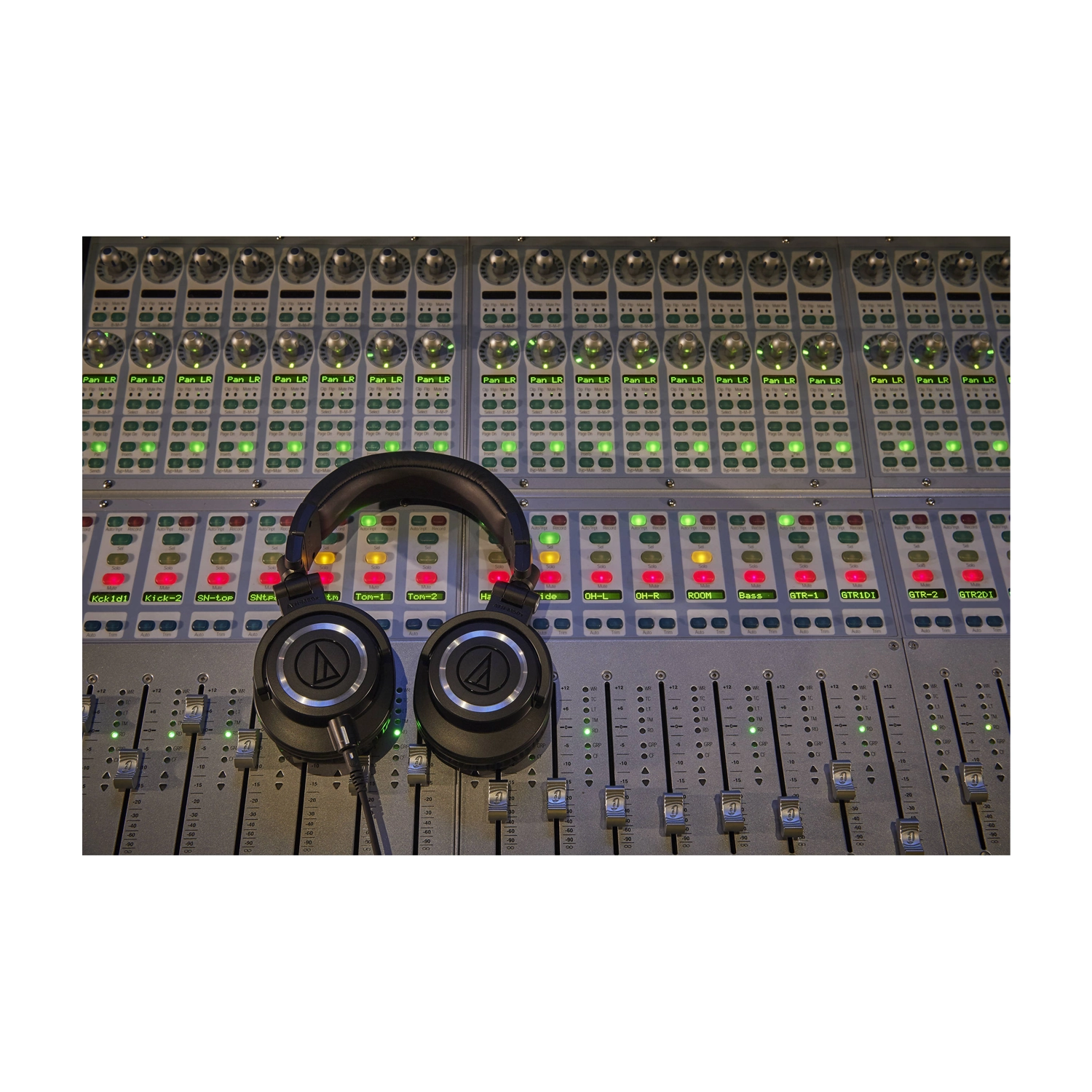 Audio-Technica ATH-M50x Monitor Headphones - Black
Lifestyle at the studio