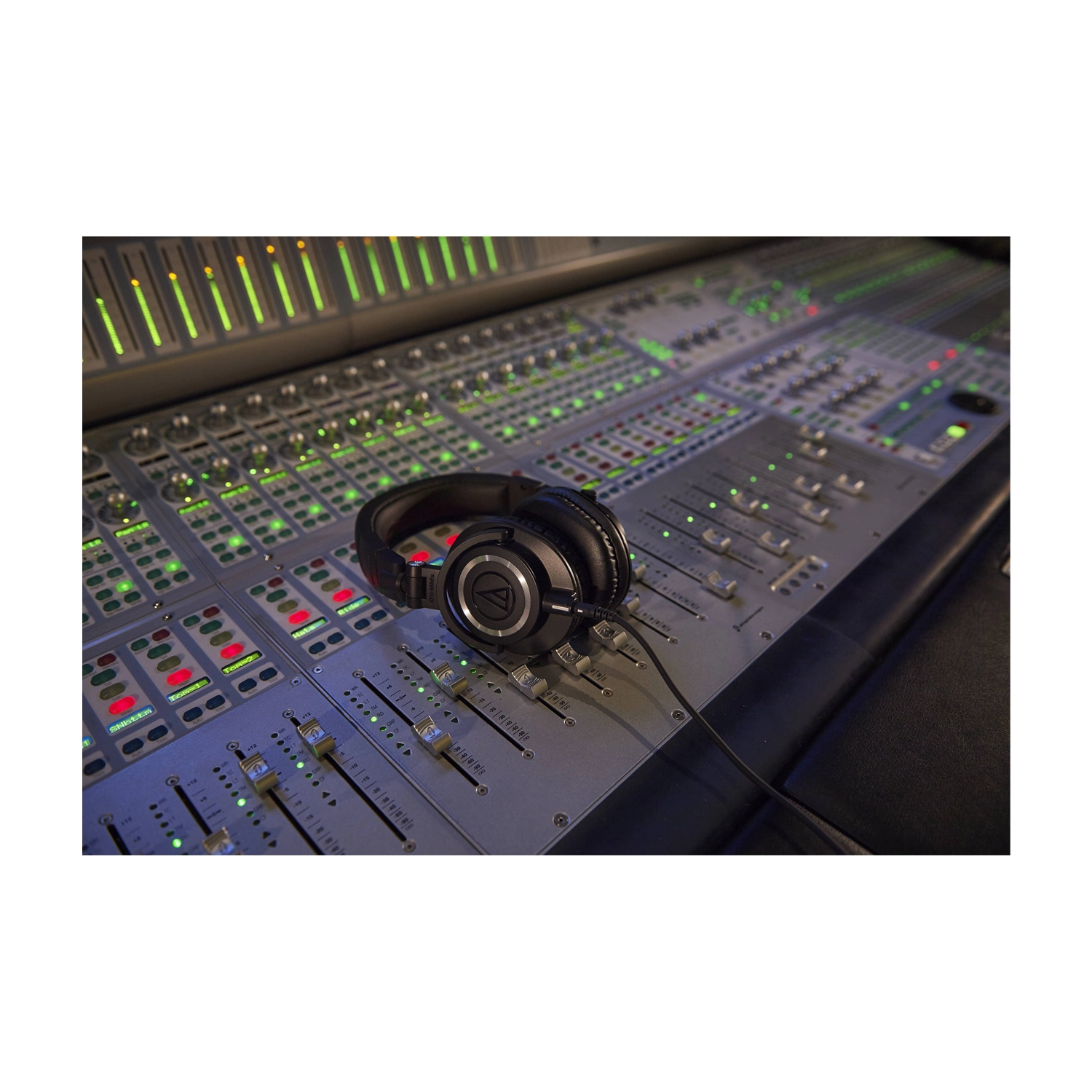 Audio-Technica ATH-M50x Monitor Headphones - Black
Lifestyle at the studio