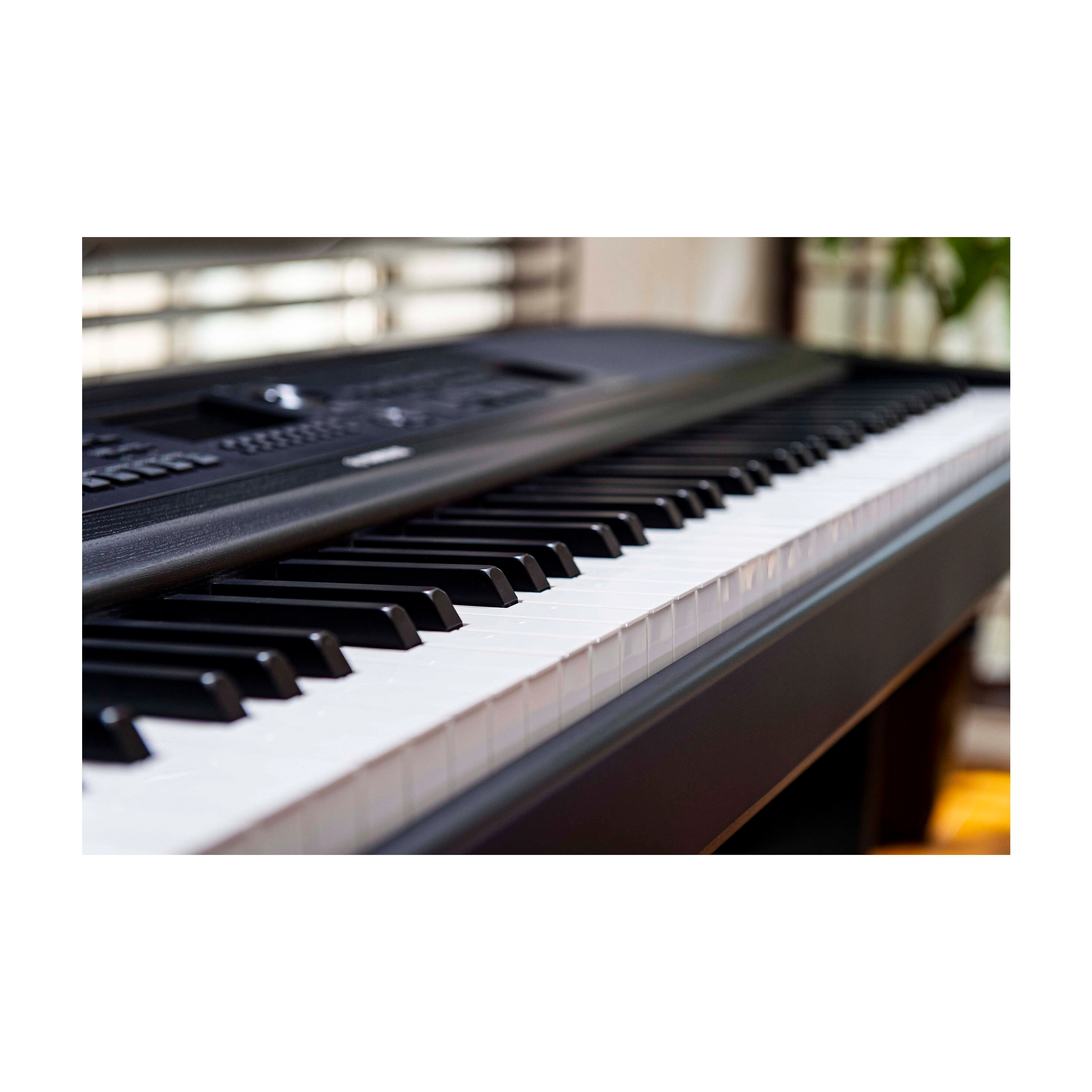 Yamaha DGX670B 88-key Arranger Piano - Black