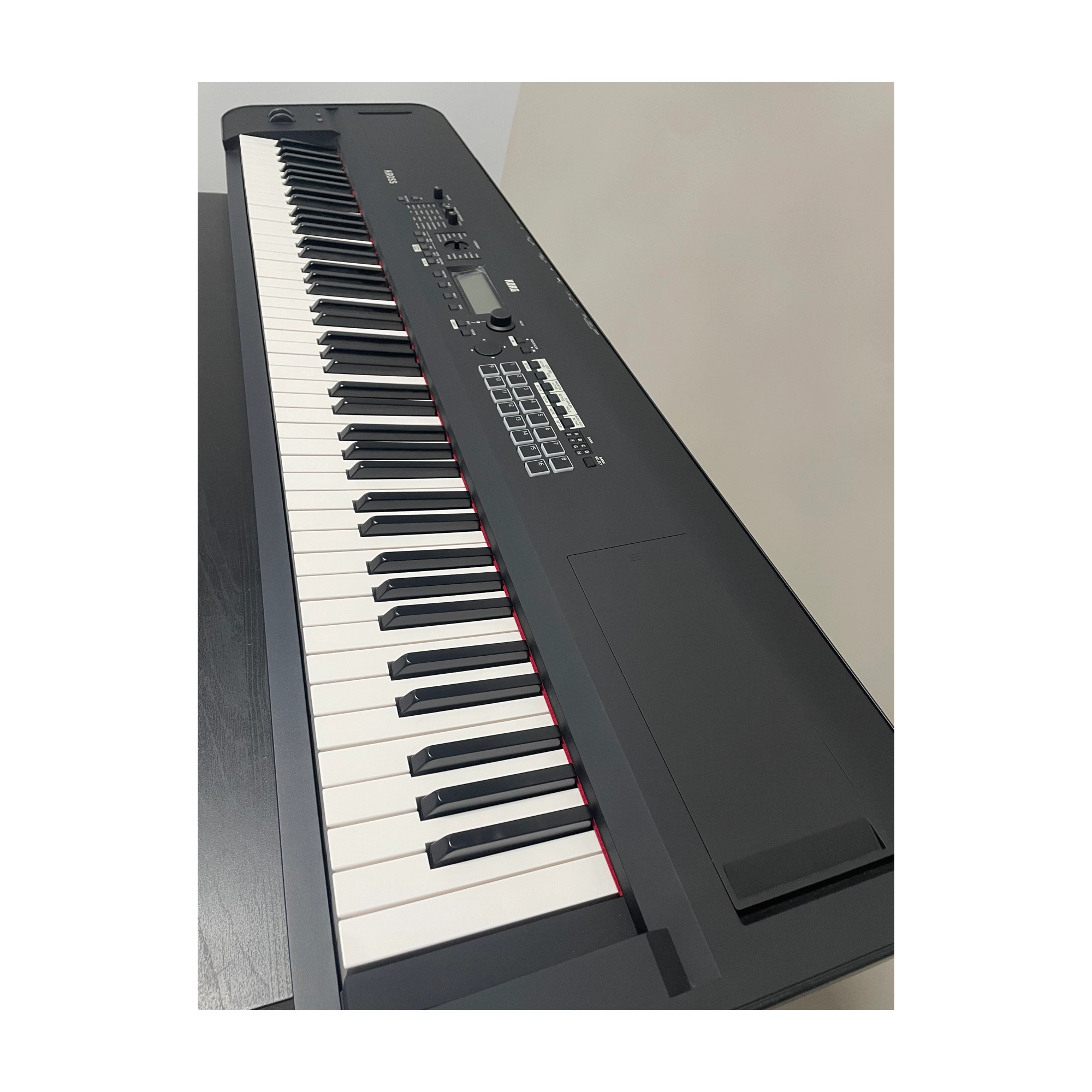 Korg Kross 88-Key Synth Workstation KROSS88BK - B-Stock