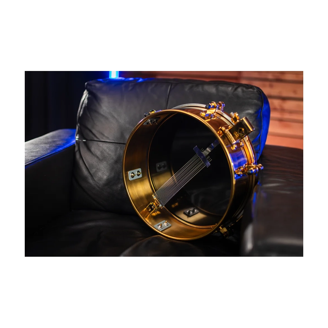 Meinl Percussion Taku Hirano Signature Hand-Bale - 13 inches - Gold Lifestyle with Hand Bale at the sofa
