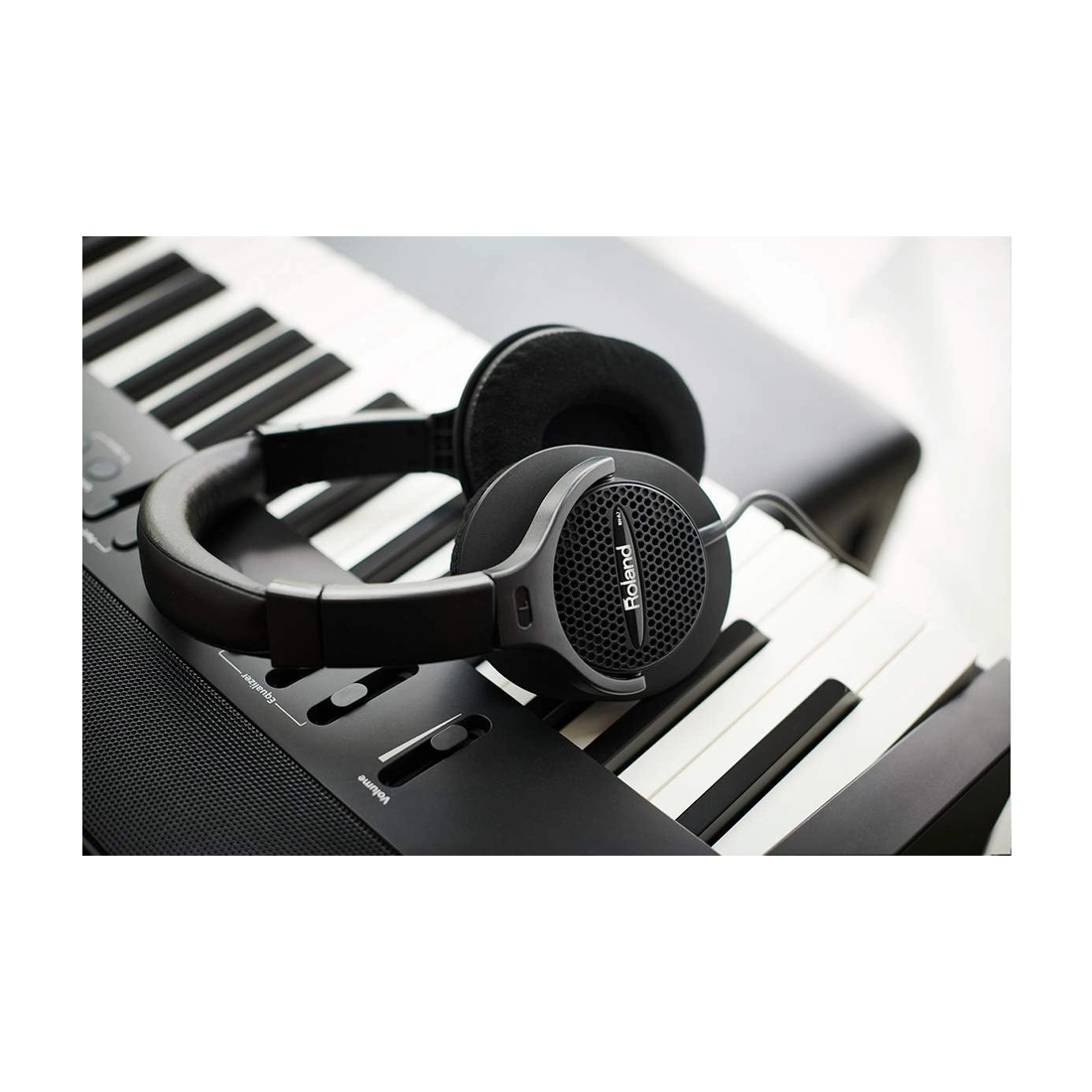 Roland Piano Essential Kits W/ Music Books, Manuscript Book, Led Clip Light & Headphones