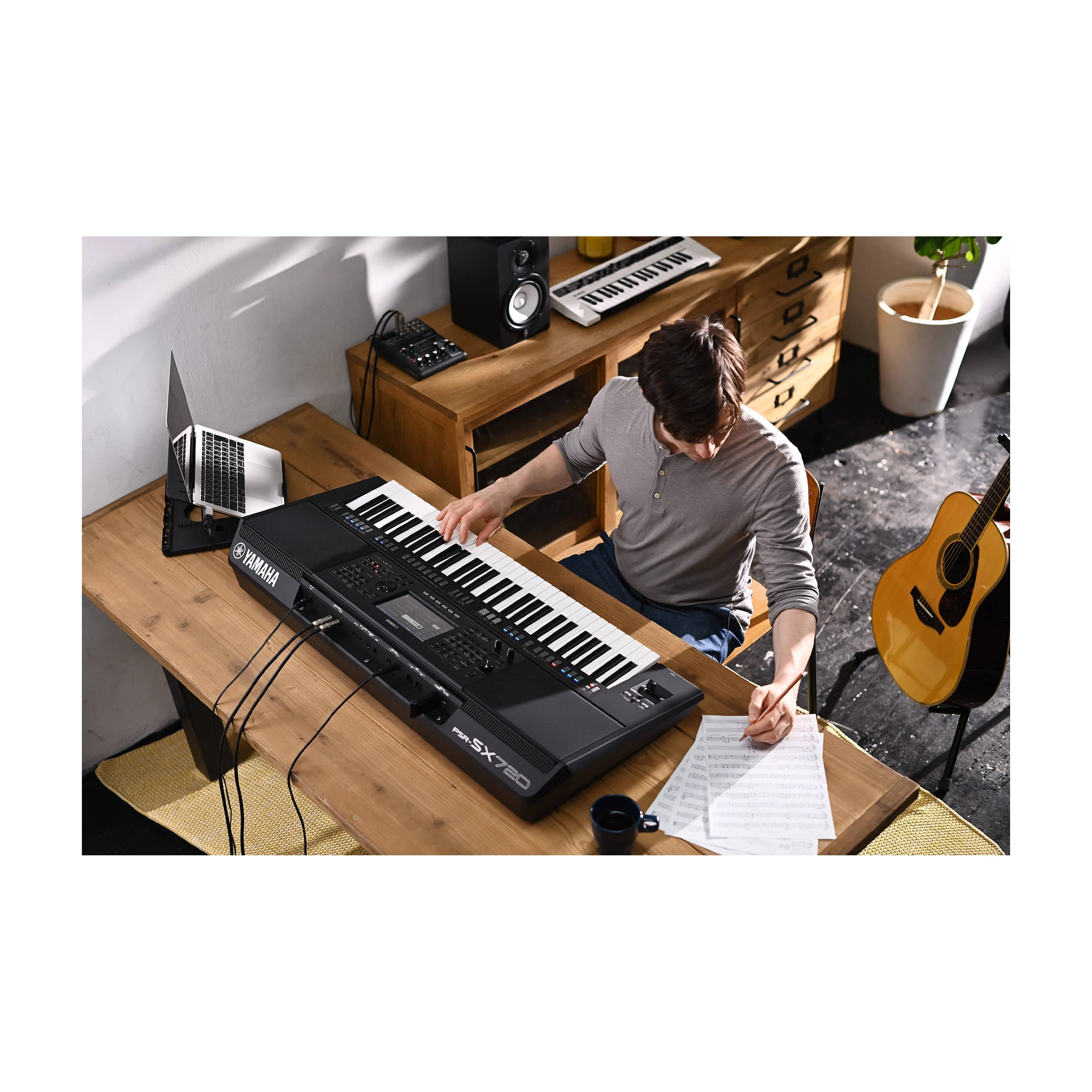 Yamaha PSR-SX720 61 Key Arranger Workstation at the studio