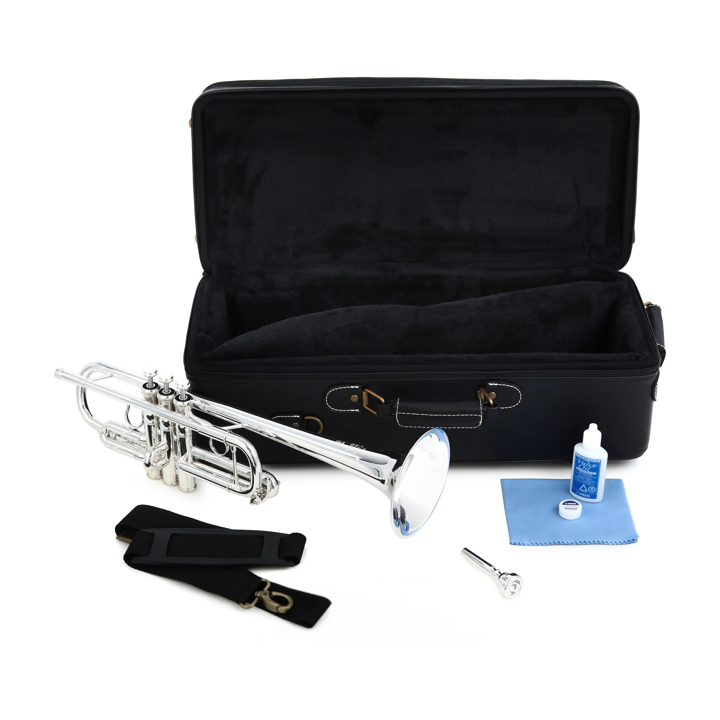 Yamaha YTR-9445CHS-BR full view of the open case with trumpet and accessories