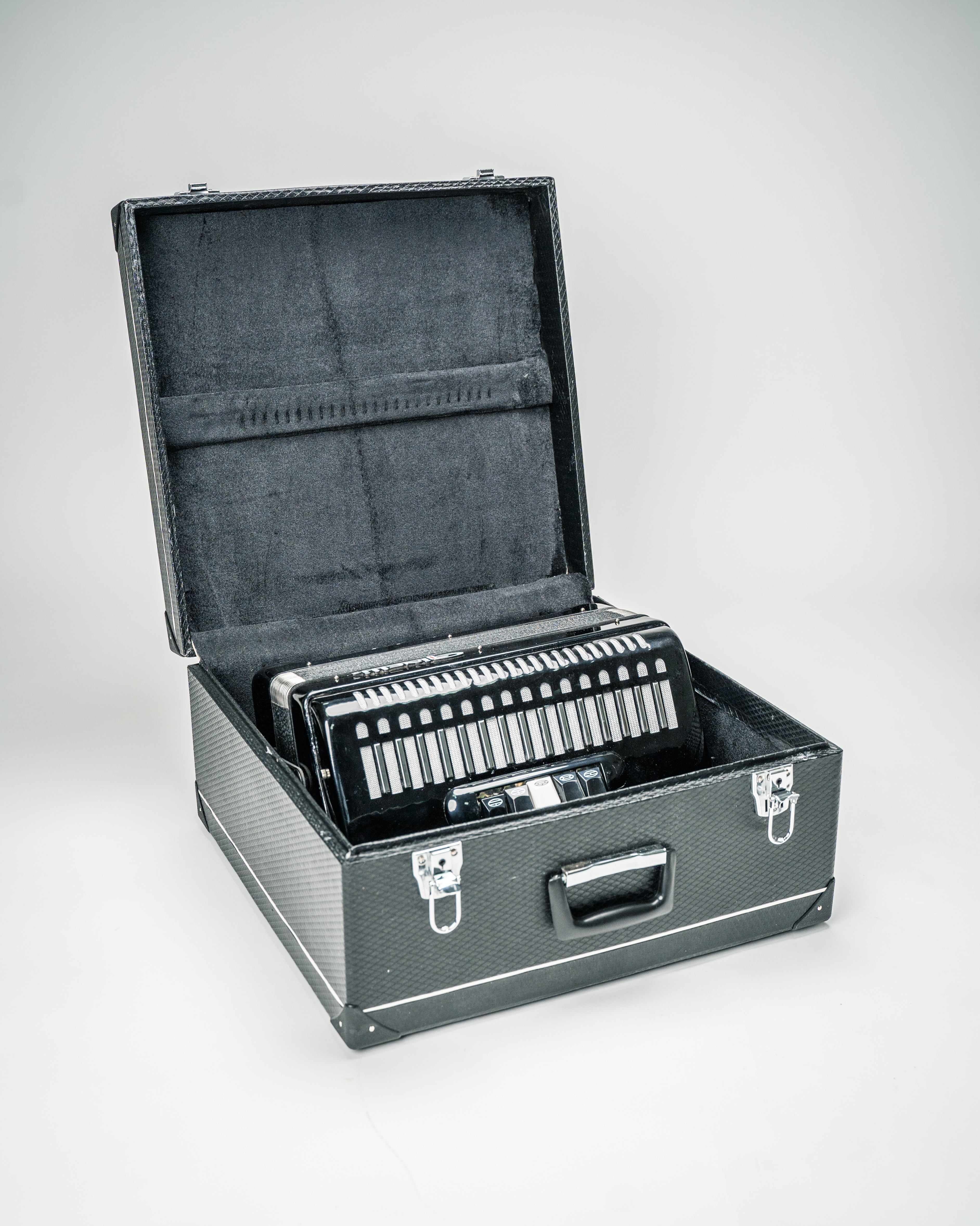 Ginelli 34 Keys & 48 Bass Accordion - Black