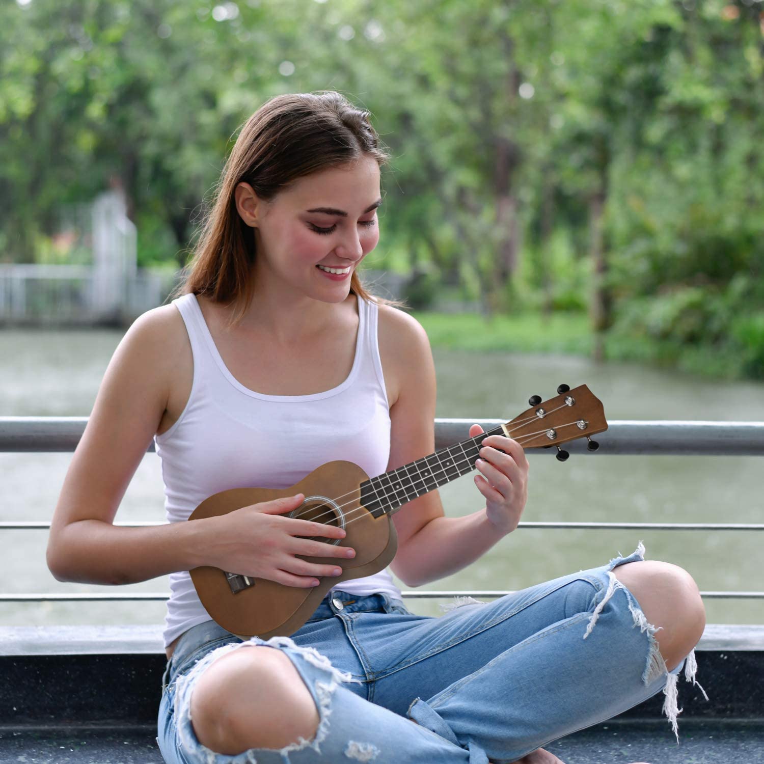 Cascha 4-String Soprano Ukulele with Bag (EH 3953)