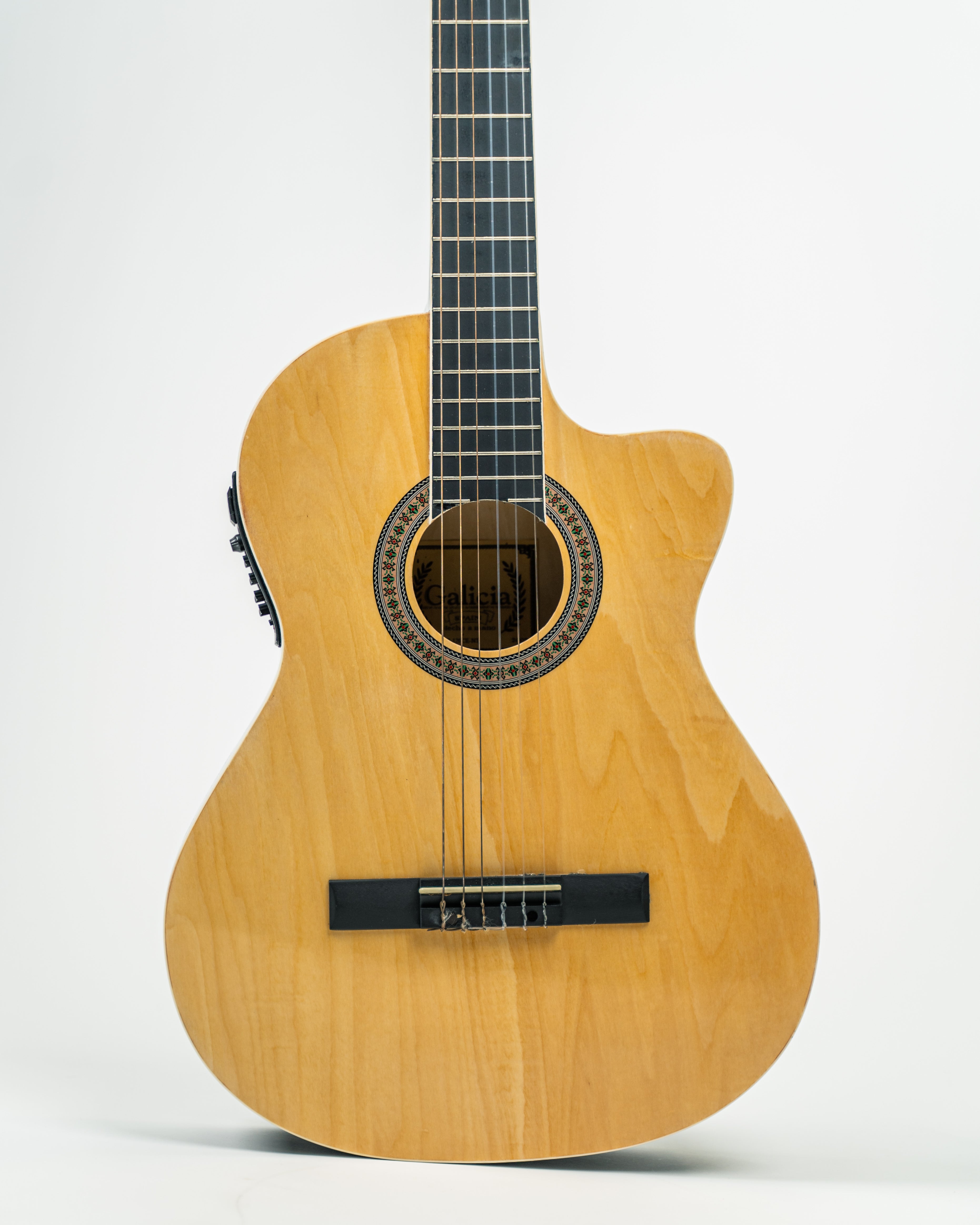 Galicia ESC-120CE 6-String Nylon 39" Cutaway Classical Guitar