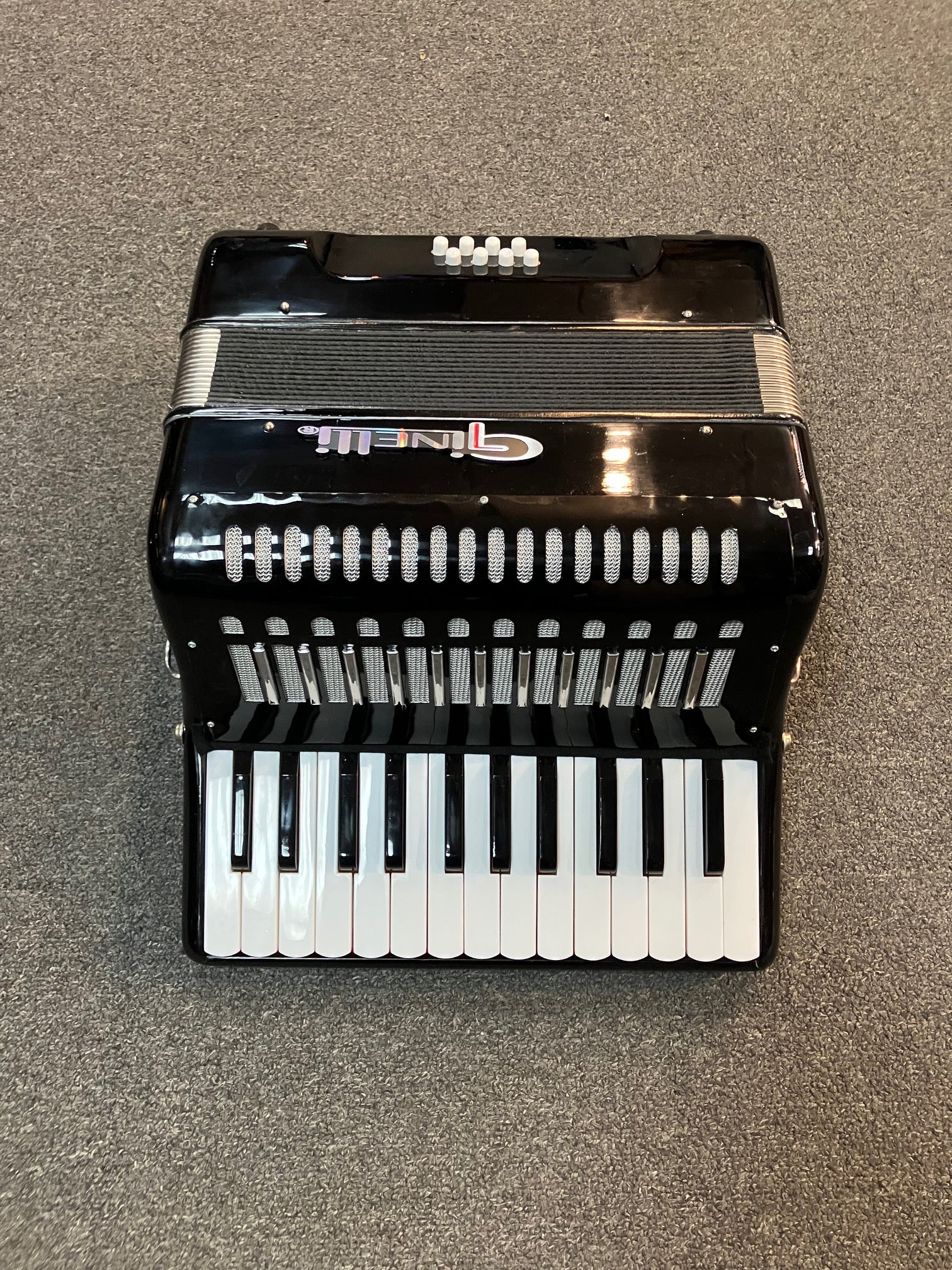 Ginelli Accordion W/ 25 Key & 8 Bass - Black