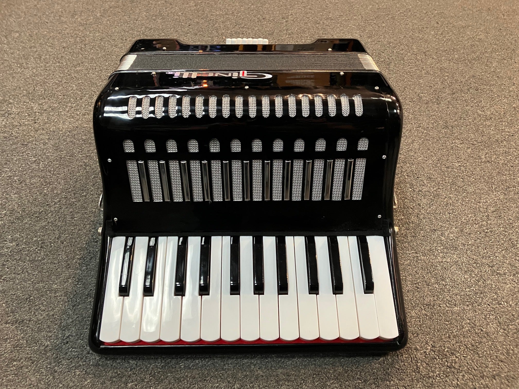 Ginelli Accordion W/ 25 Key & 8 Bass - Black