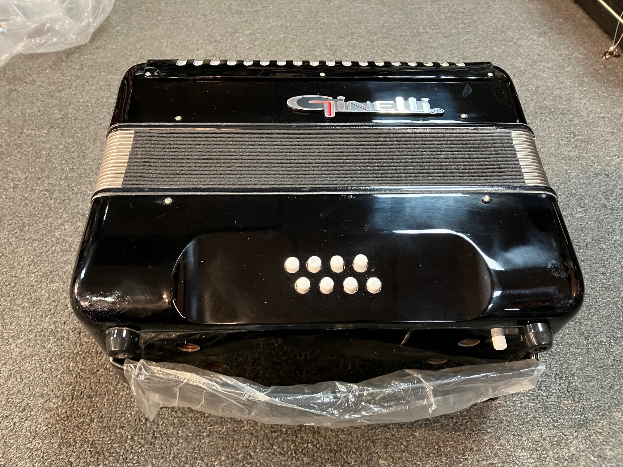 Ginelli Accordion W/ 25 Key & 8 Bass - Black