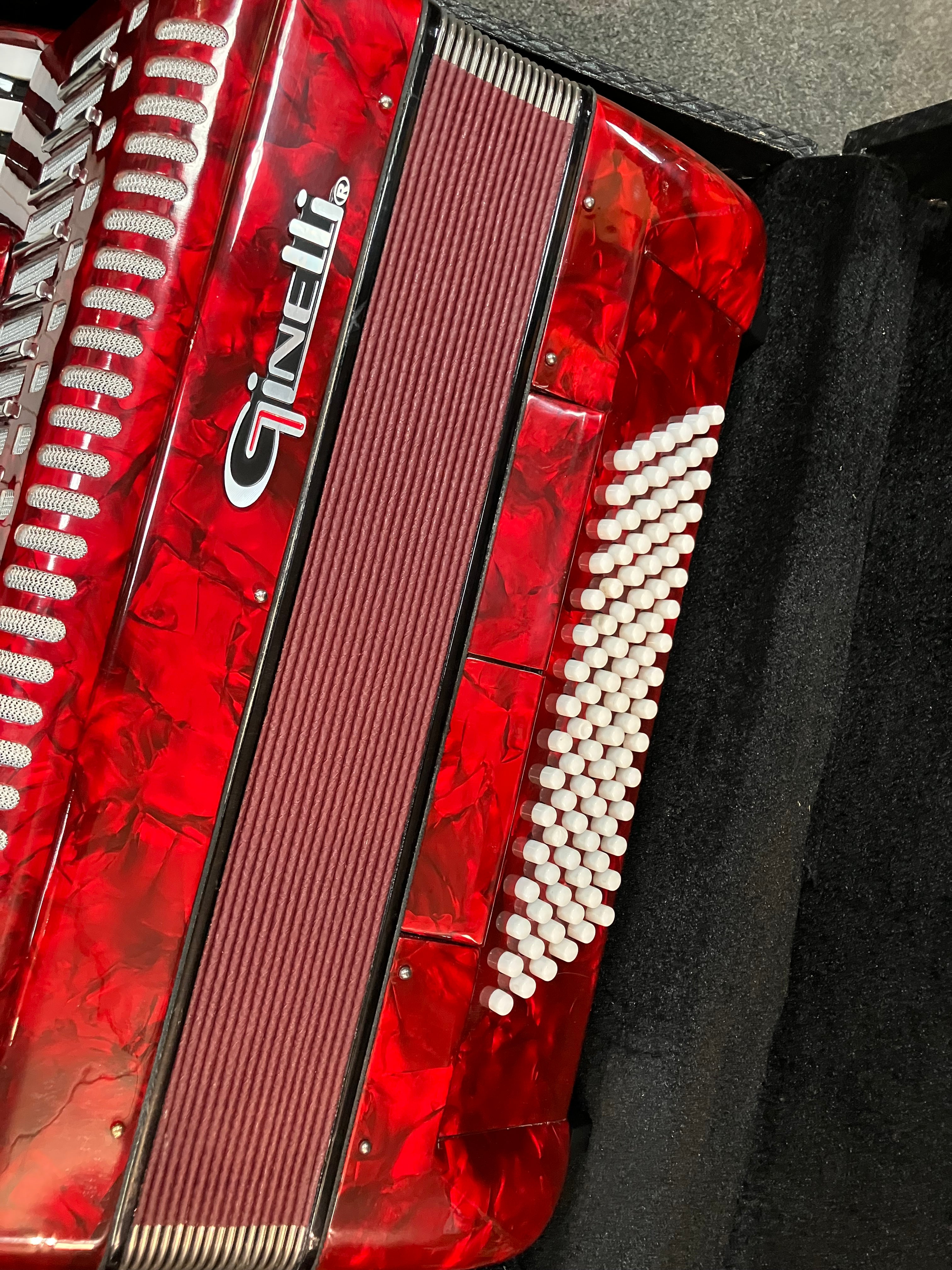 Ginelli Accordion w/ 37 keys & 96 Bass - Red