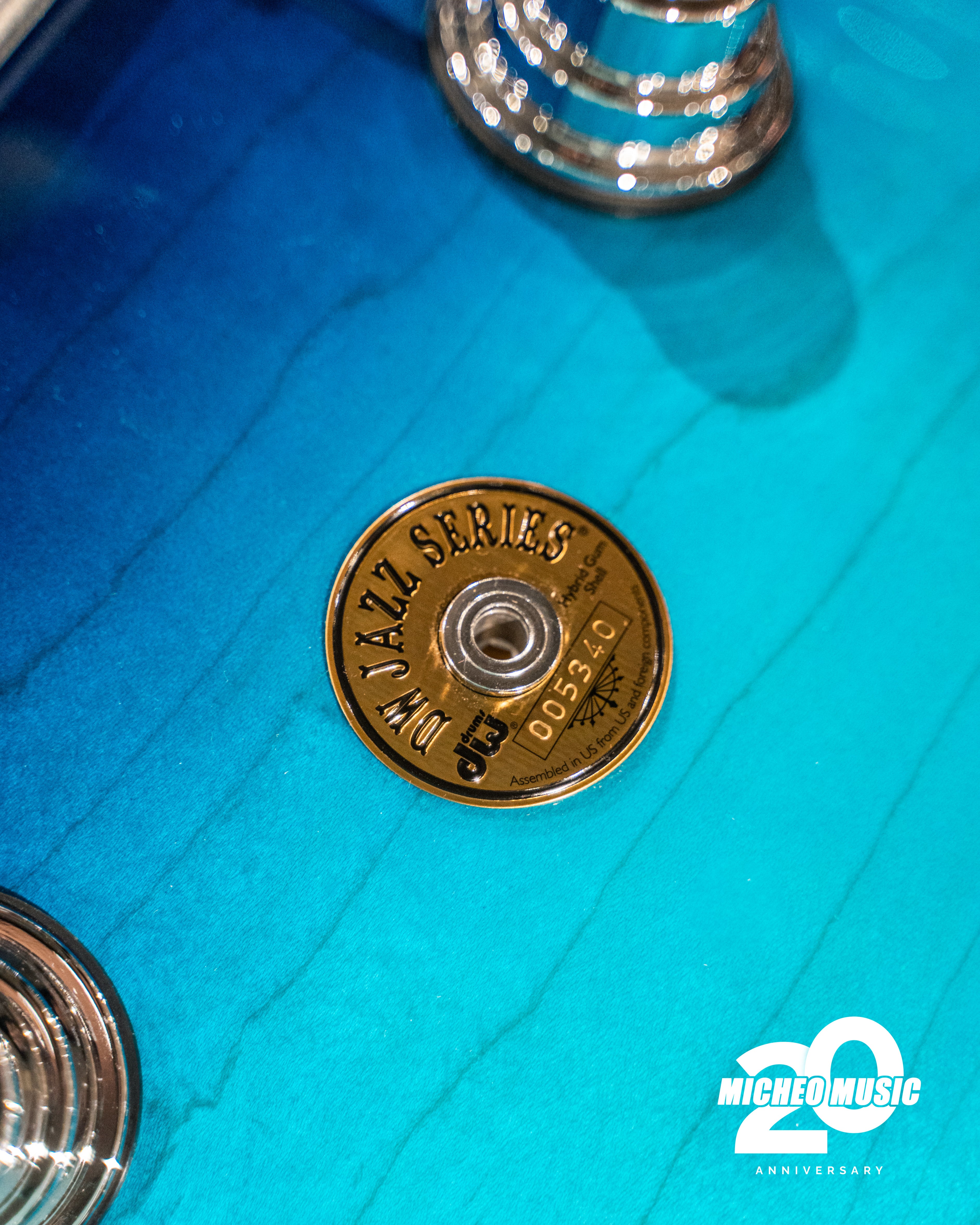 Kit de batería DW Jazz Series Custom de 3 piezas en arce/madera de goma - De azul real a azul real