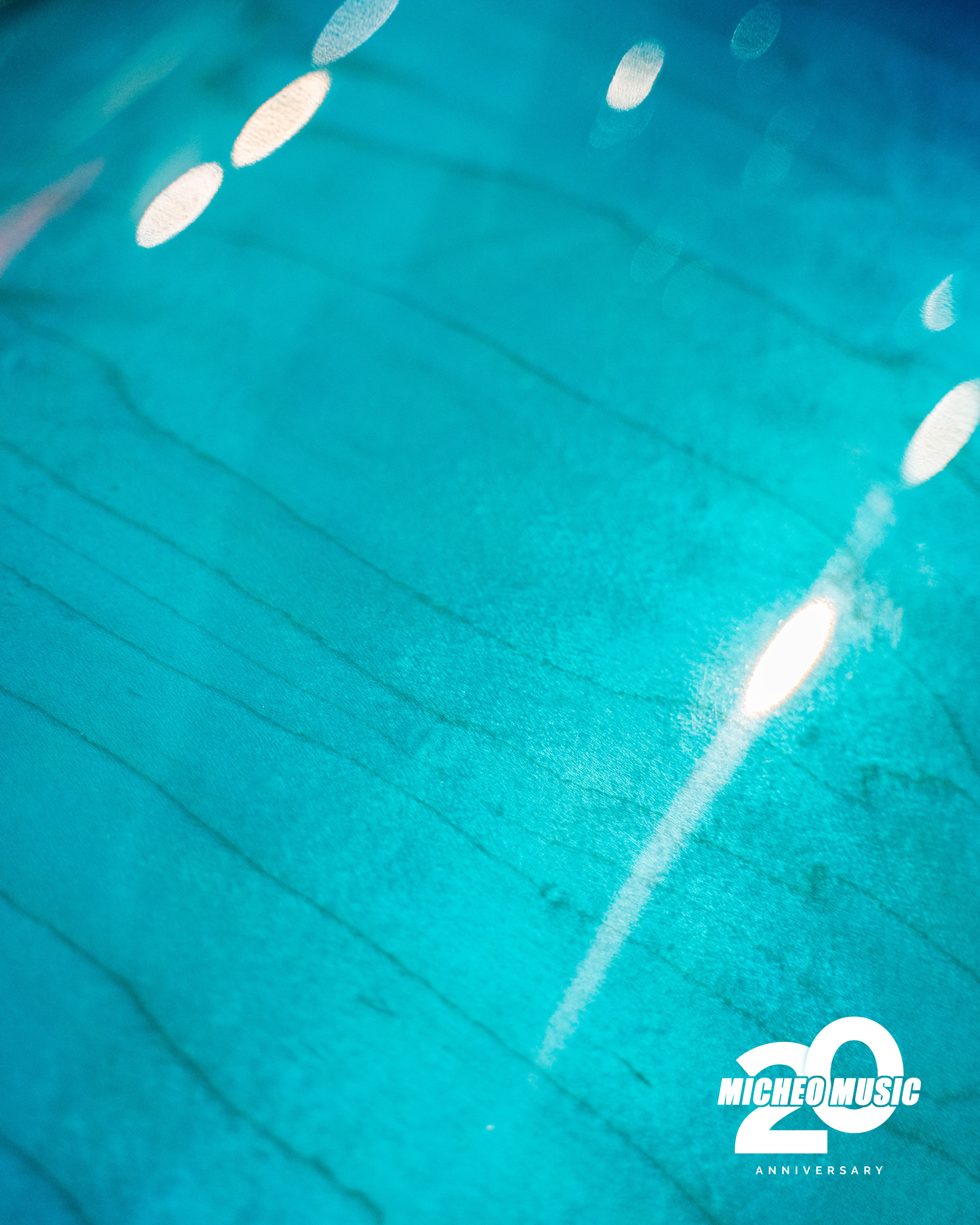 Kit de batería DW Jazz Series Custom de 3 piezas en arce/madera de goma - De azul real a azul real