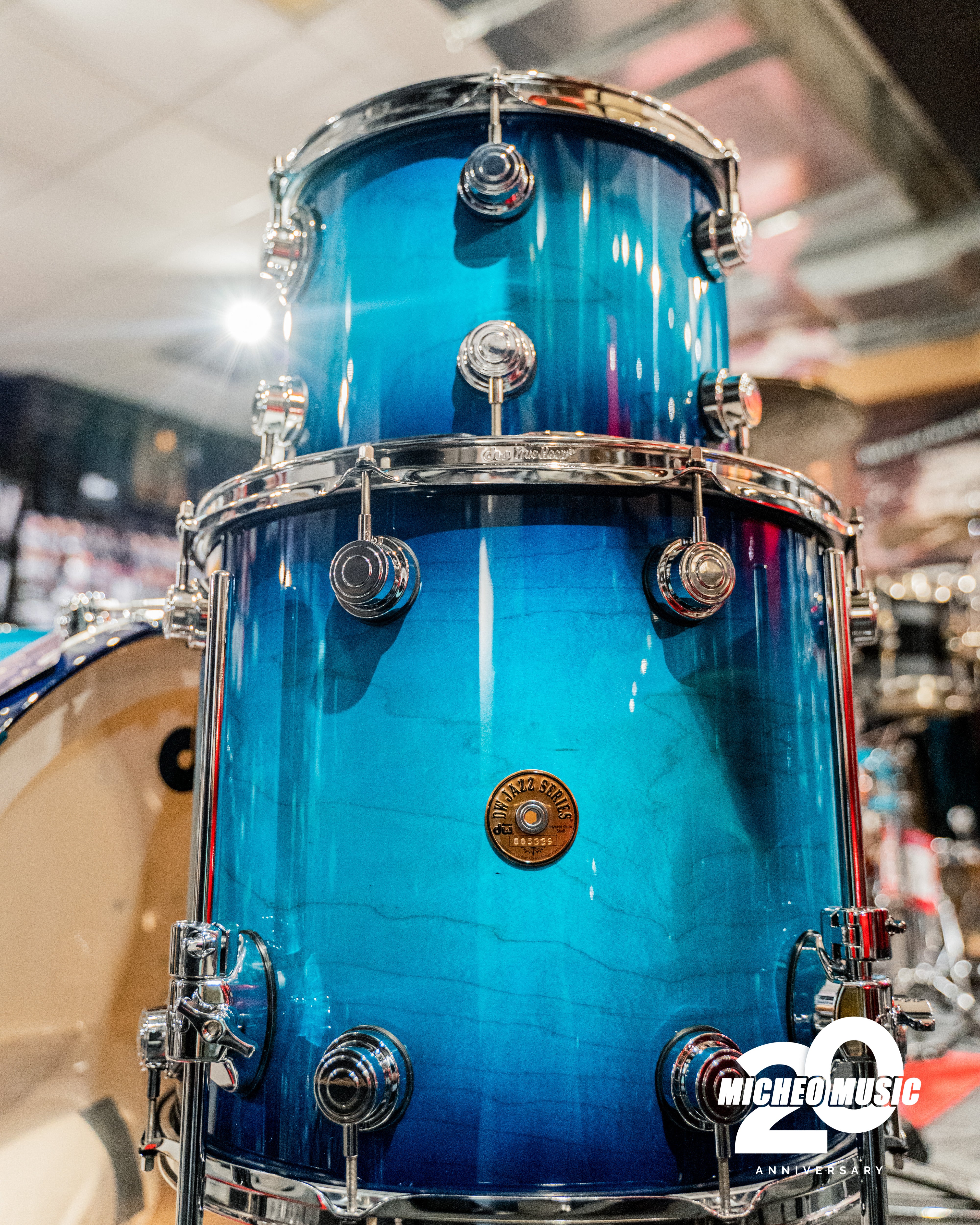 Kit de batería DW Jazz Series Custom de 3 piezas en arce/madera de goma - De azul real a azul real