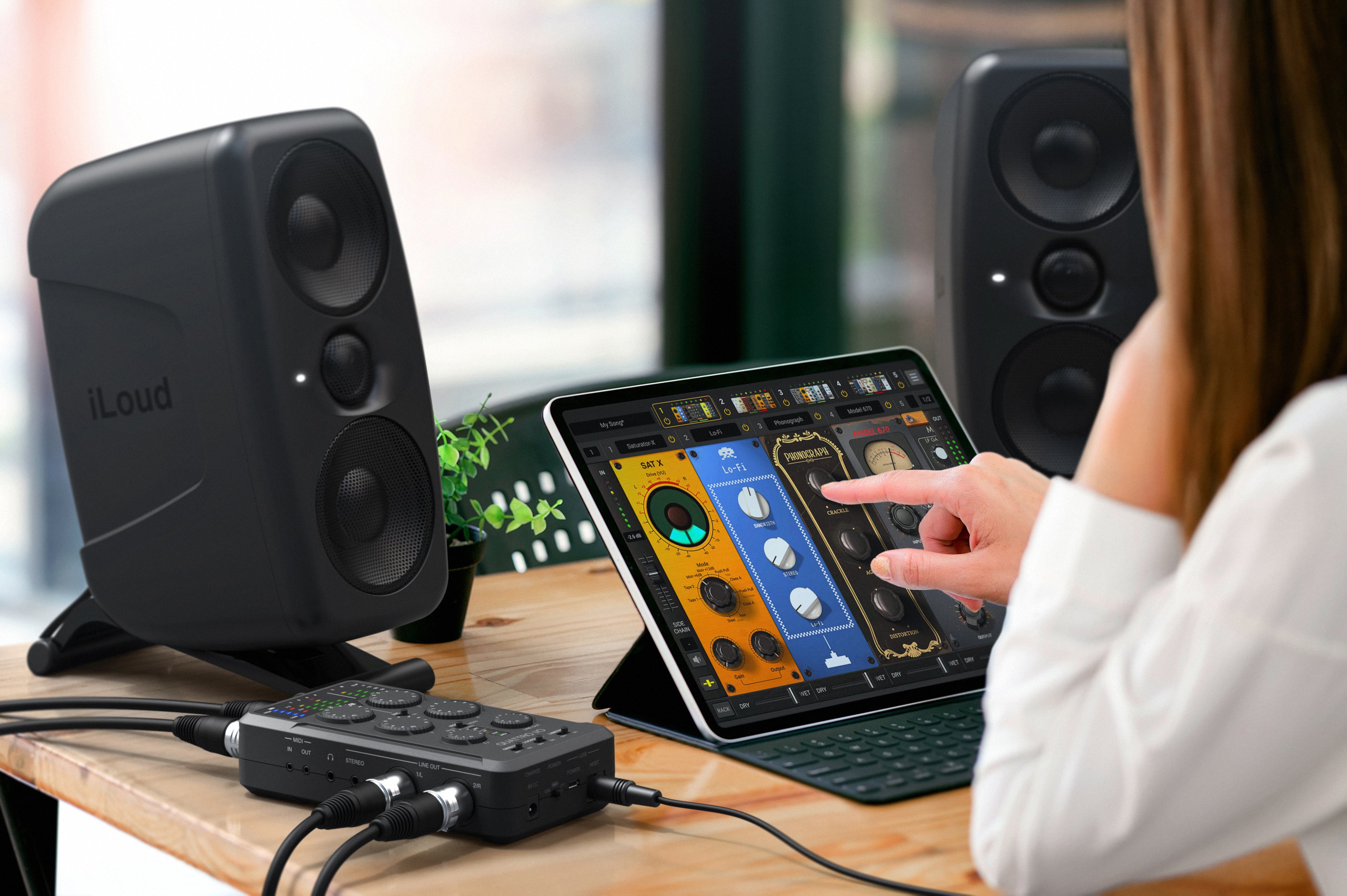 iK Multimedia iRig Pro Quattro Portable 4x2 Audio and MIDI Interface