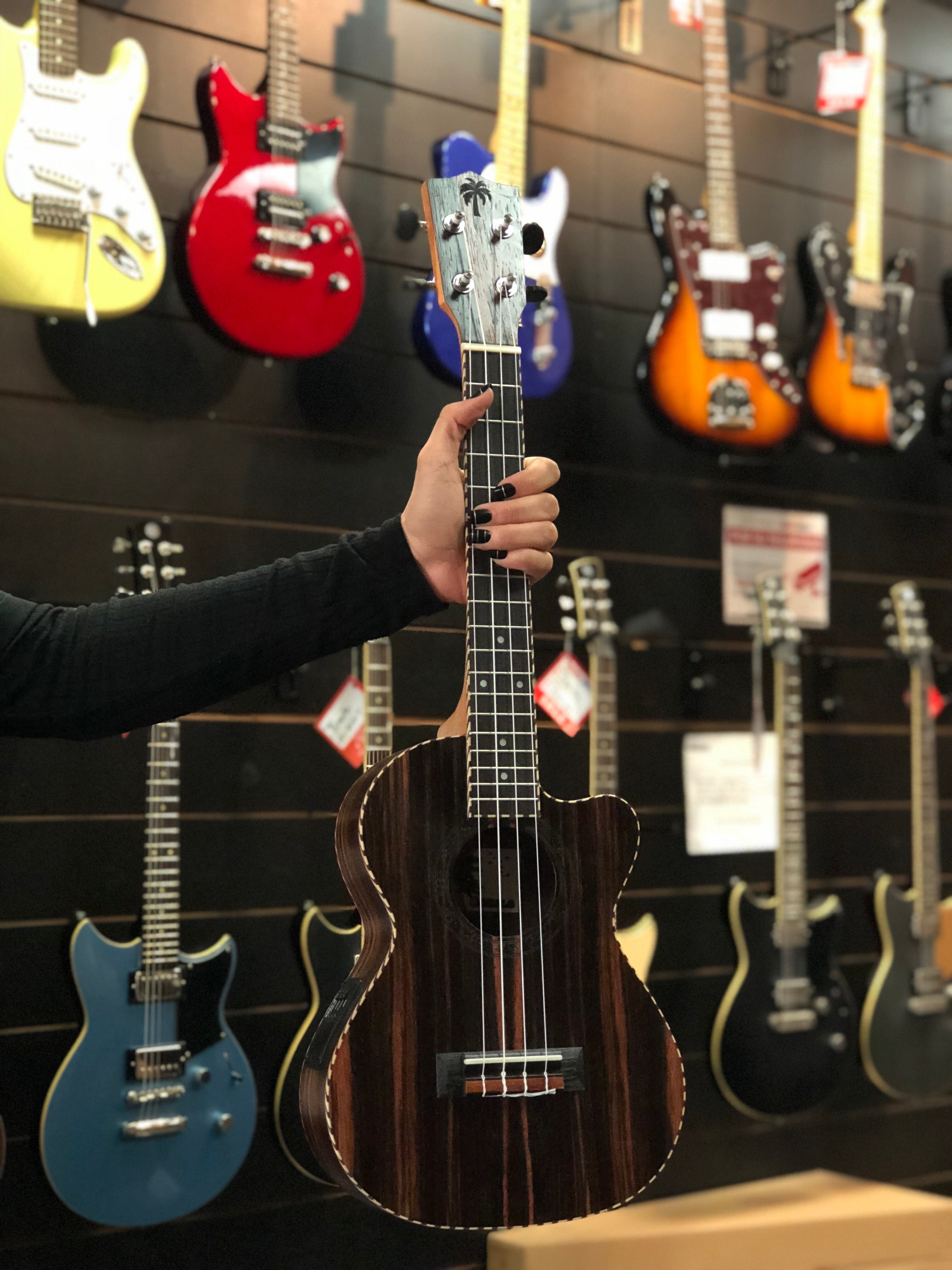 Ookala Tenor  Cutaway Ukulele Ebony w/ pickup