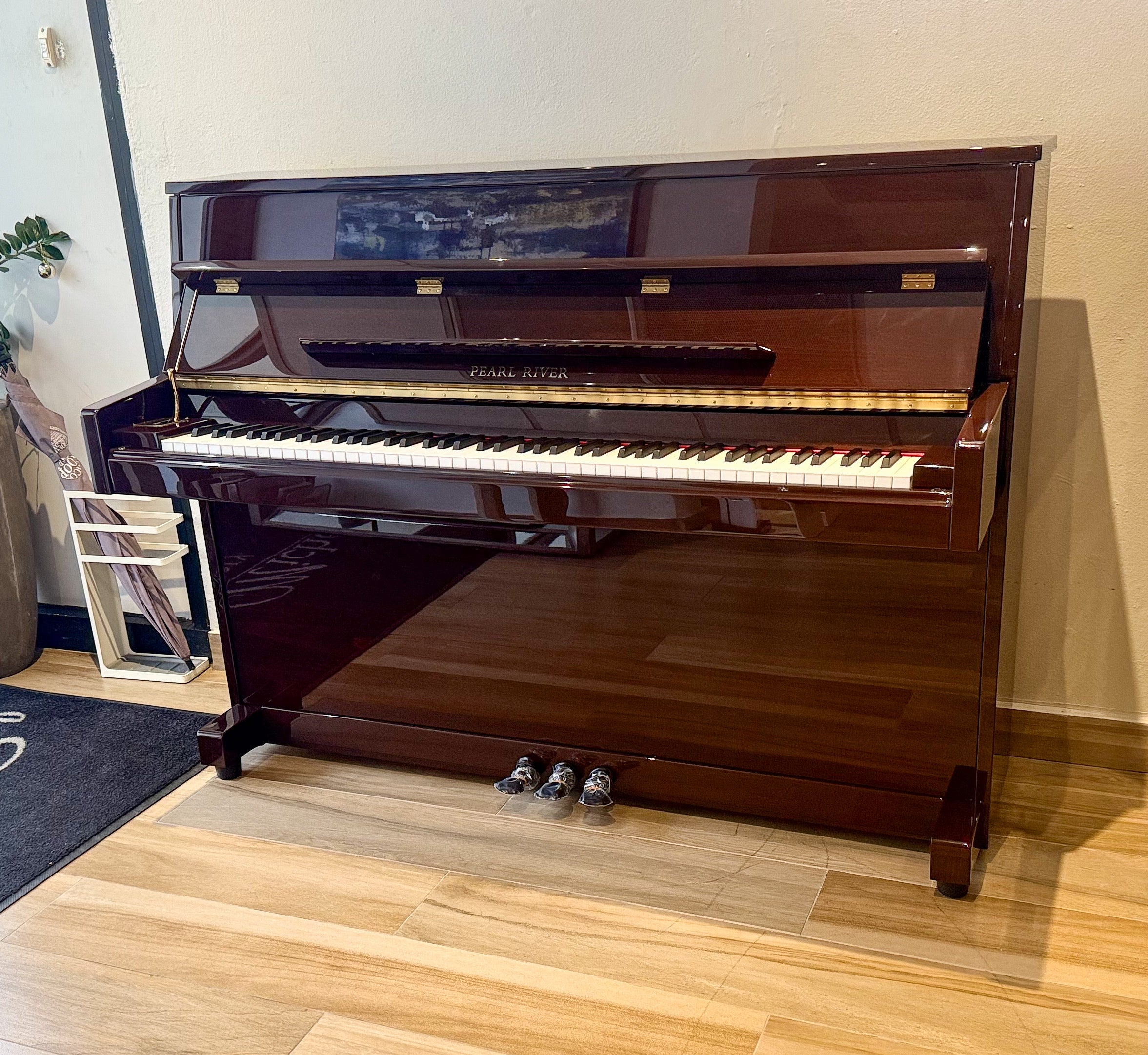 Pearl River UP109D Upright Piano - Polished Mahogany