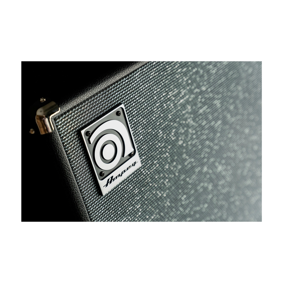 Ampeg Heritage SVT-810AV 8 X 10 Inch 800-Watt Bass Cabinet