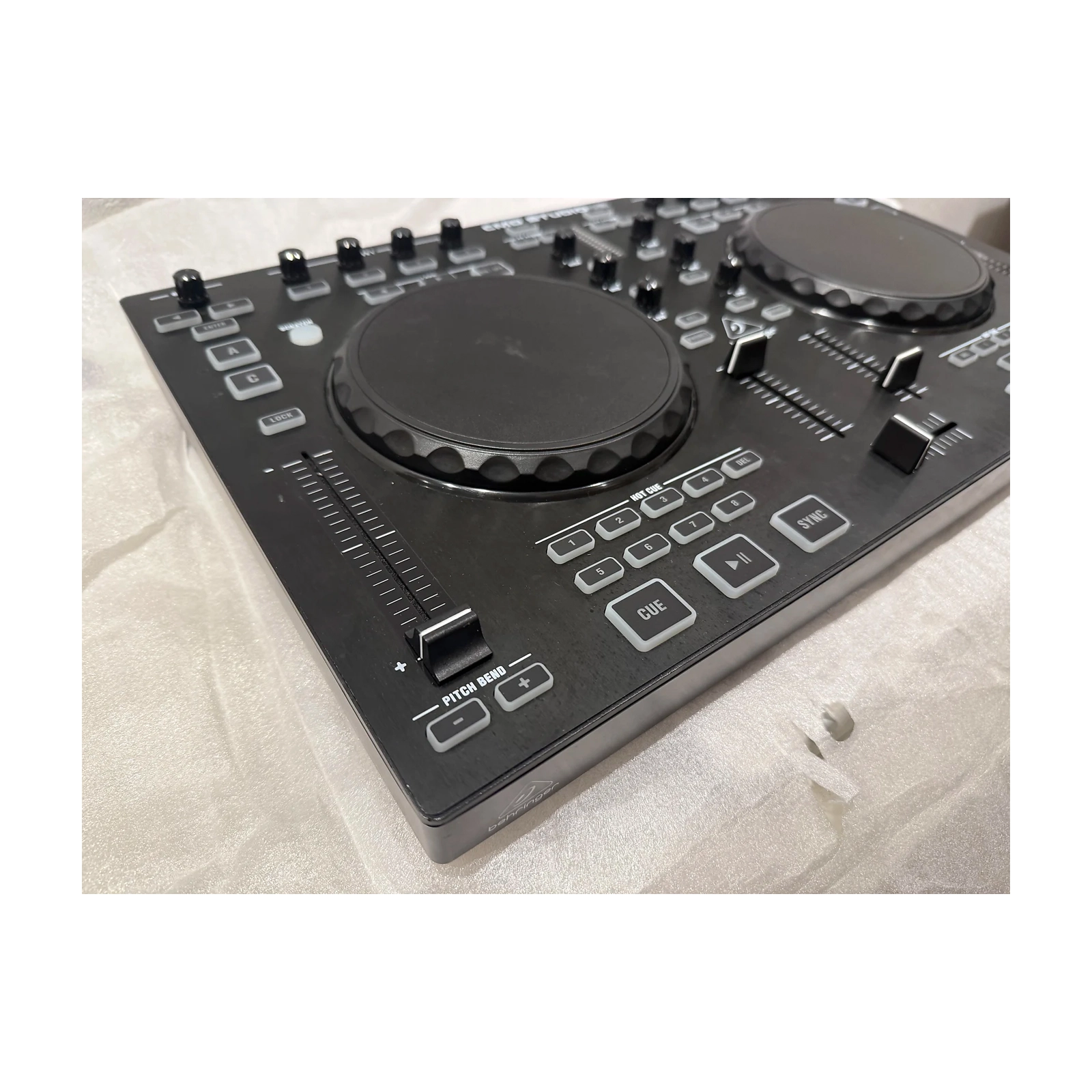 Behringer CMD Studio 4a 4-Deck DJ Controller - B-Stock