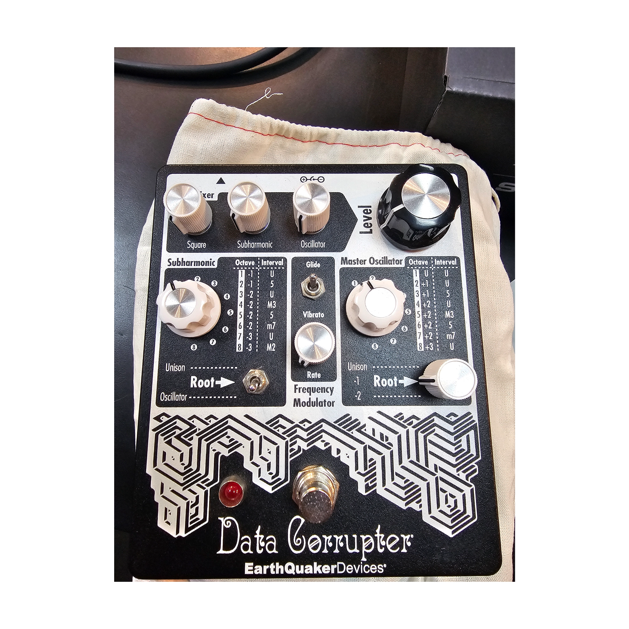 Pedal Harmonizador Data Corrupter de EarthQuaker Devices