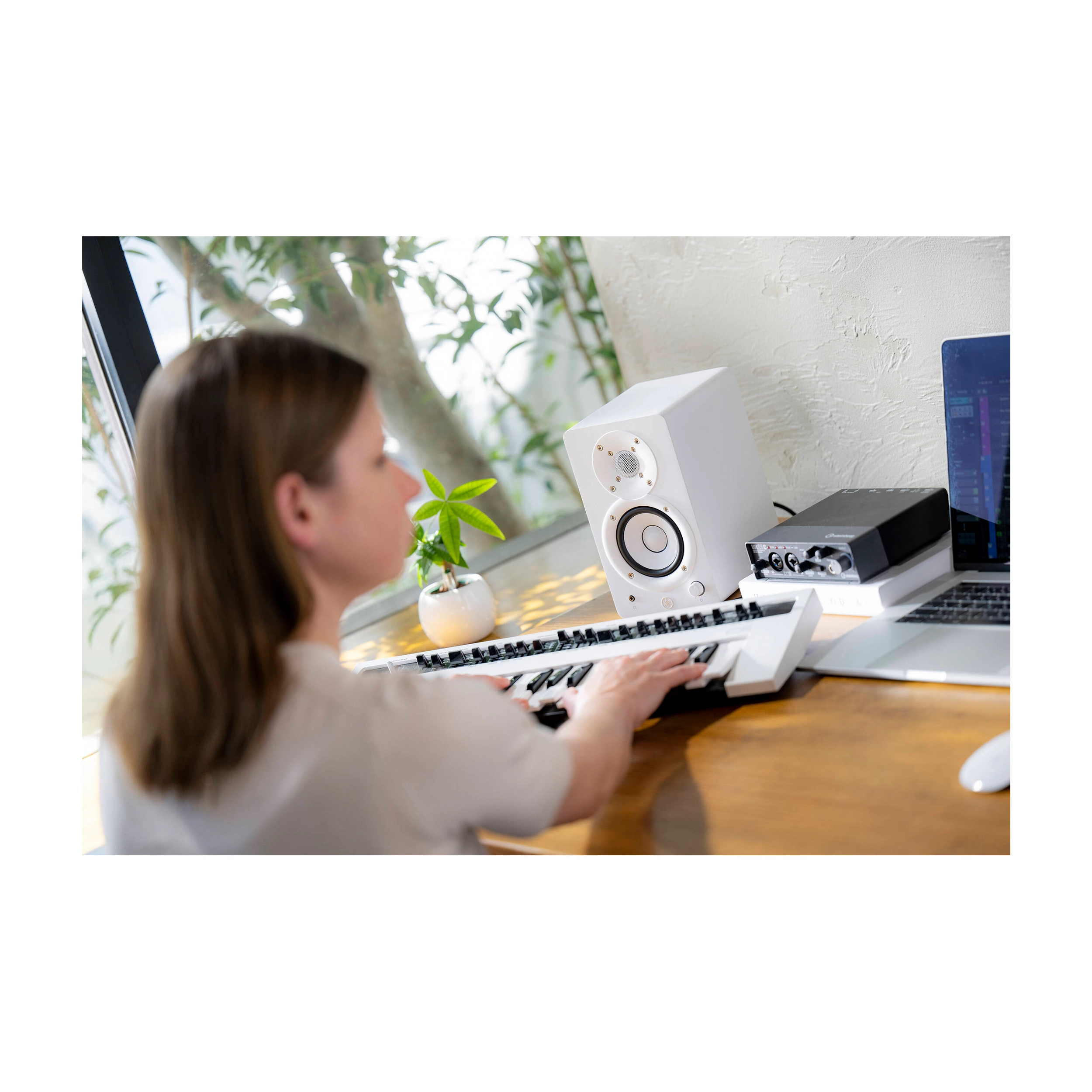 Yamaha HS3 3.5-Inch Powered Studio Monitor - White