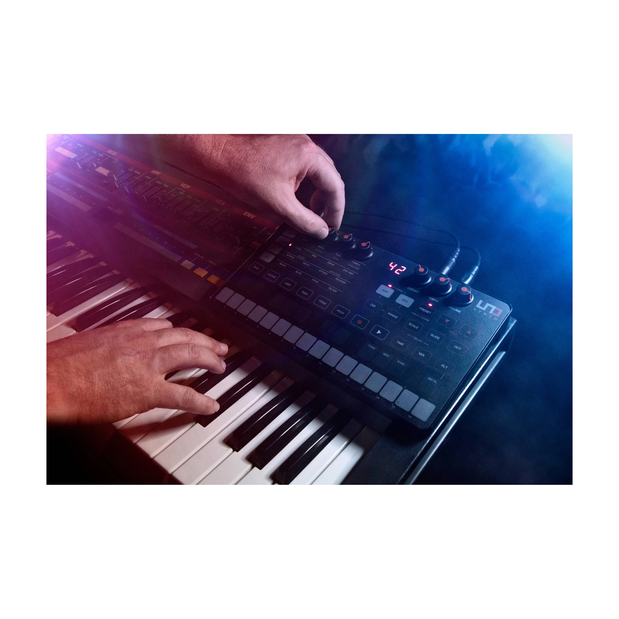 IK Multimedia UNO Synth Portable Monophonic Analog Synthesizer - B-Stock