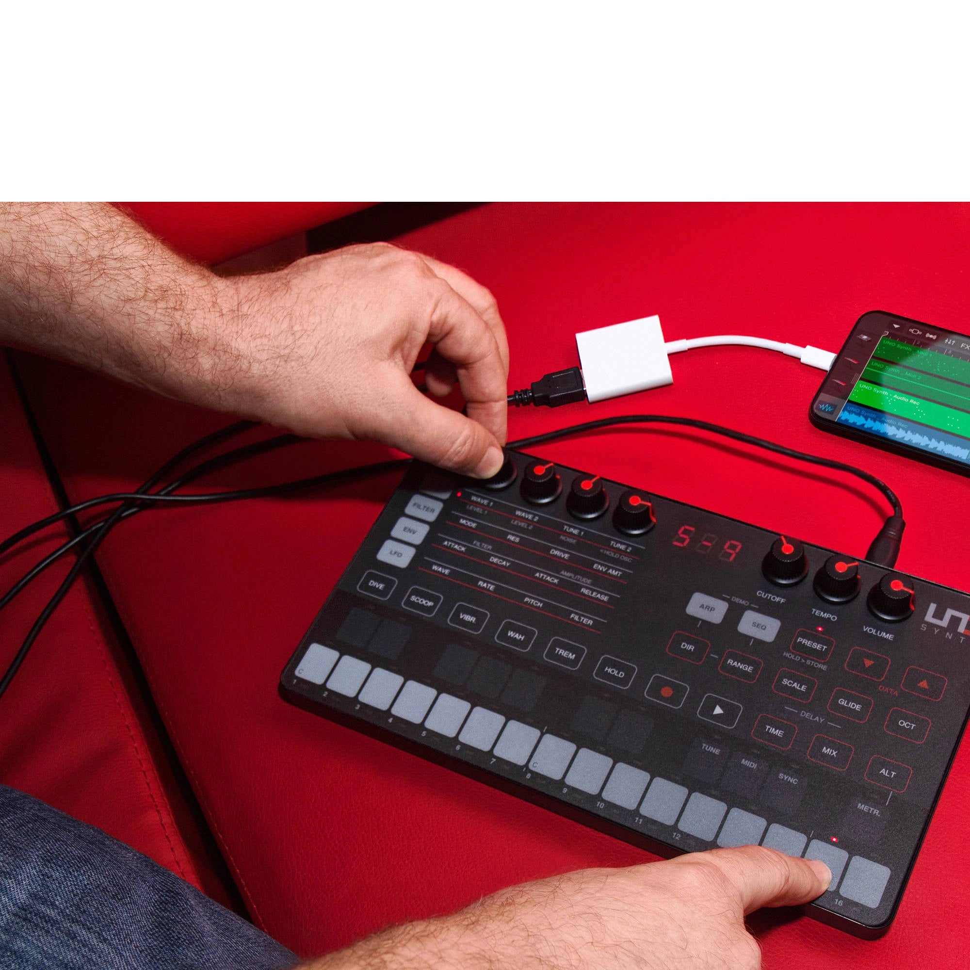 IK Multimedia UNO Synth Portable Monophonic Analog Synthesizer - B-Stock