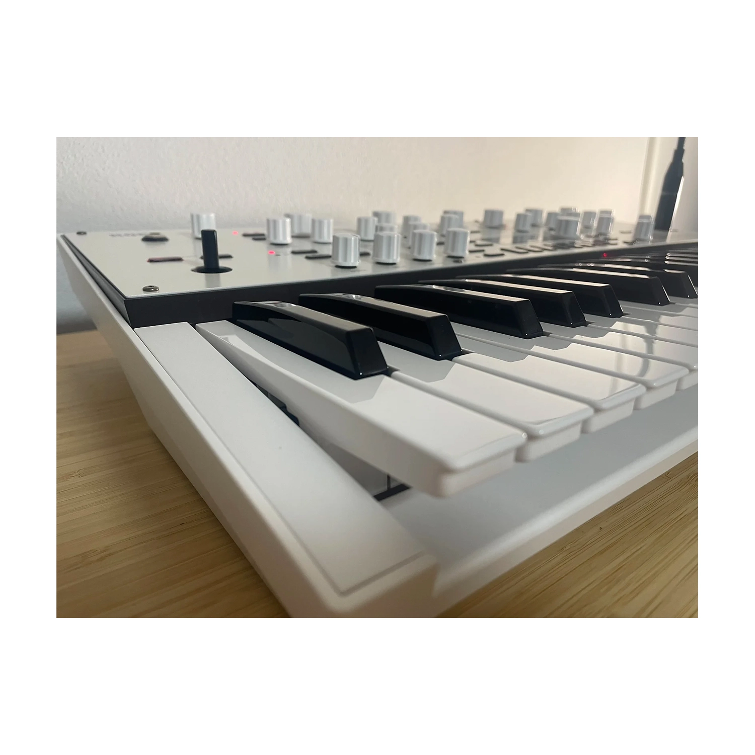 Korg KingKORG Neo 37-key Virtual Analog Synthesizer and Vocoder - B-Stock