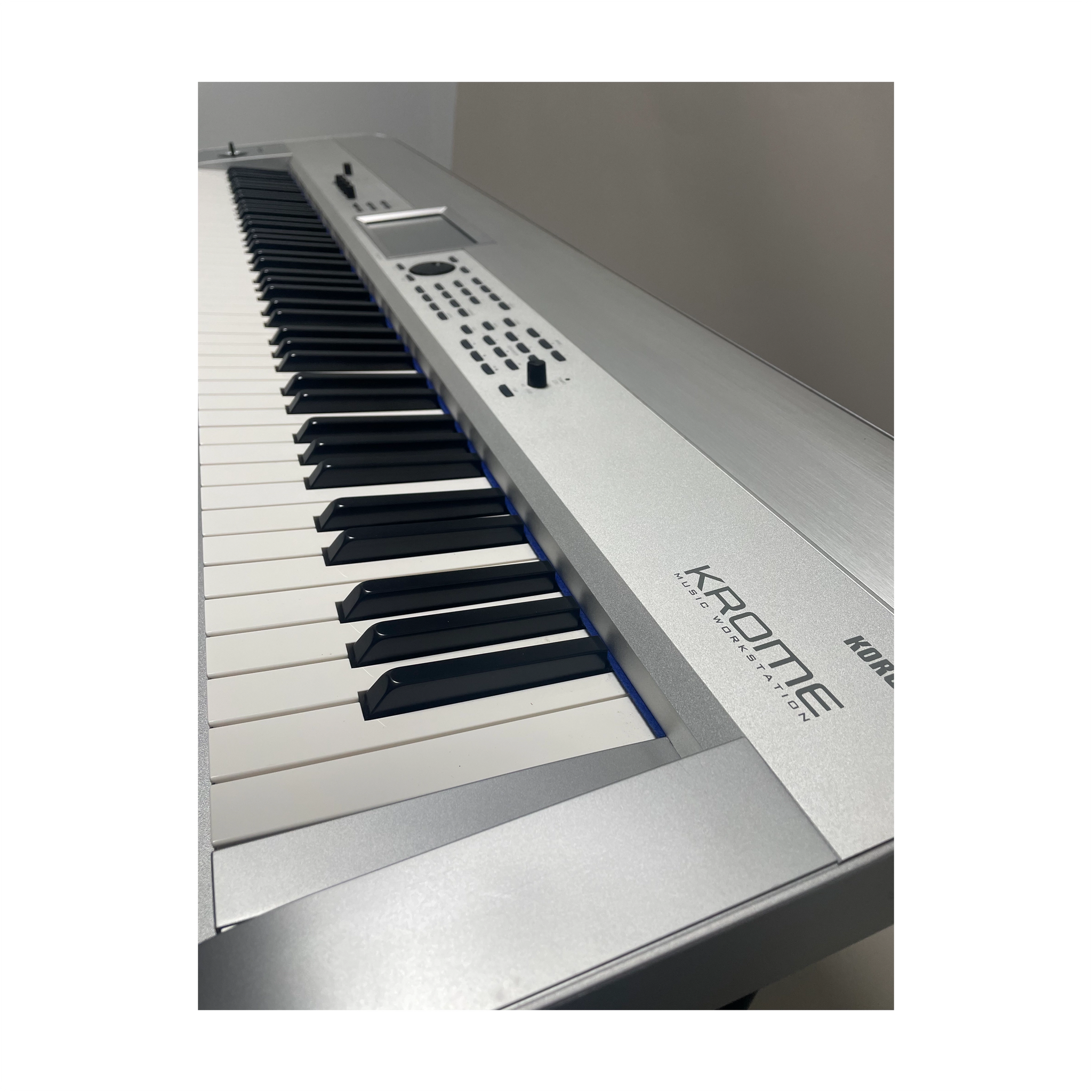 Korg Krome 73 Platinum Synthesizer Workstation - B-Stock