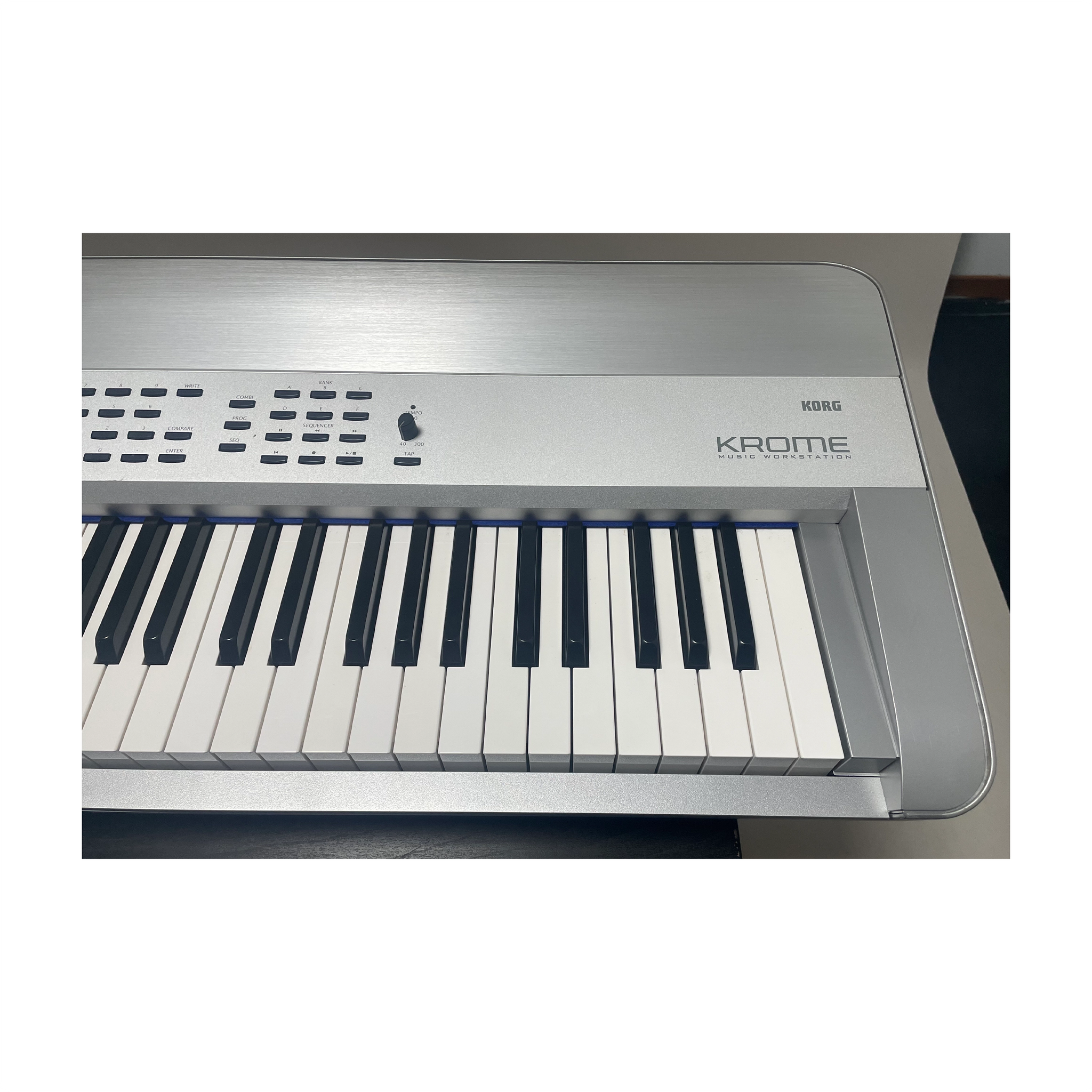 Korg Krome 73 Platinum Synthesizer Workstation - B-Stock