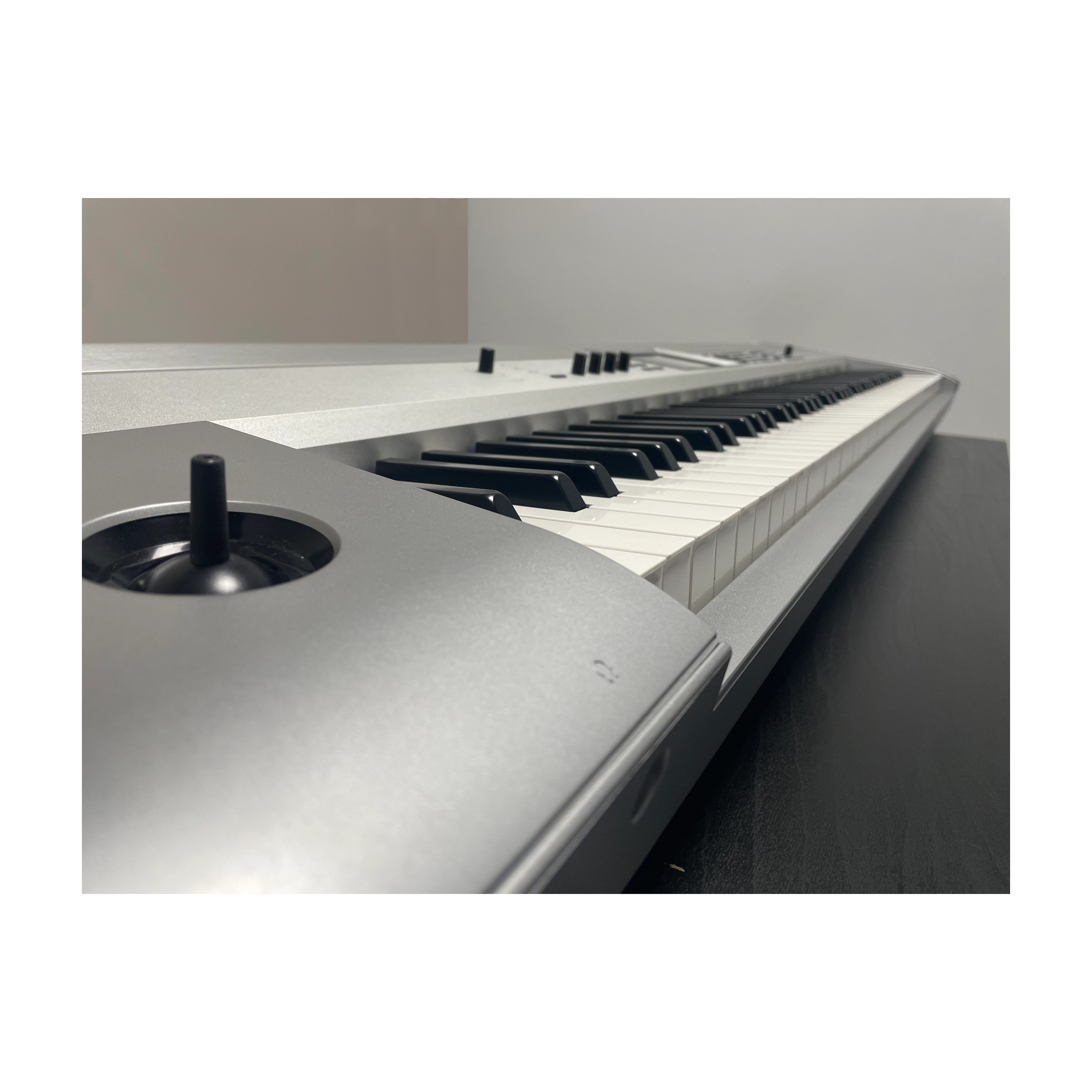 Korg Krome 73 Platinum Synthesizer Workstation - B-Stock