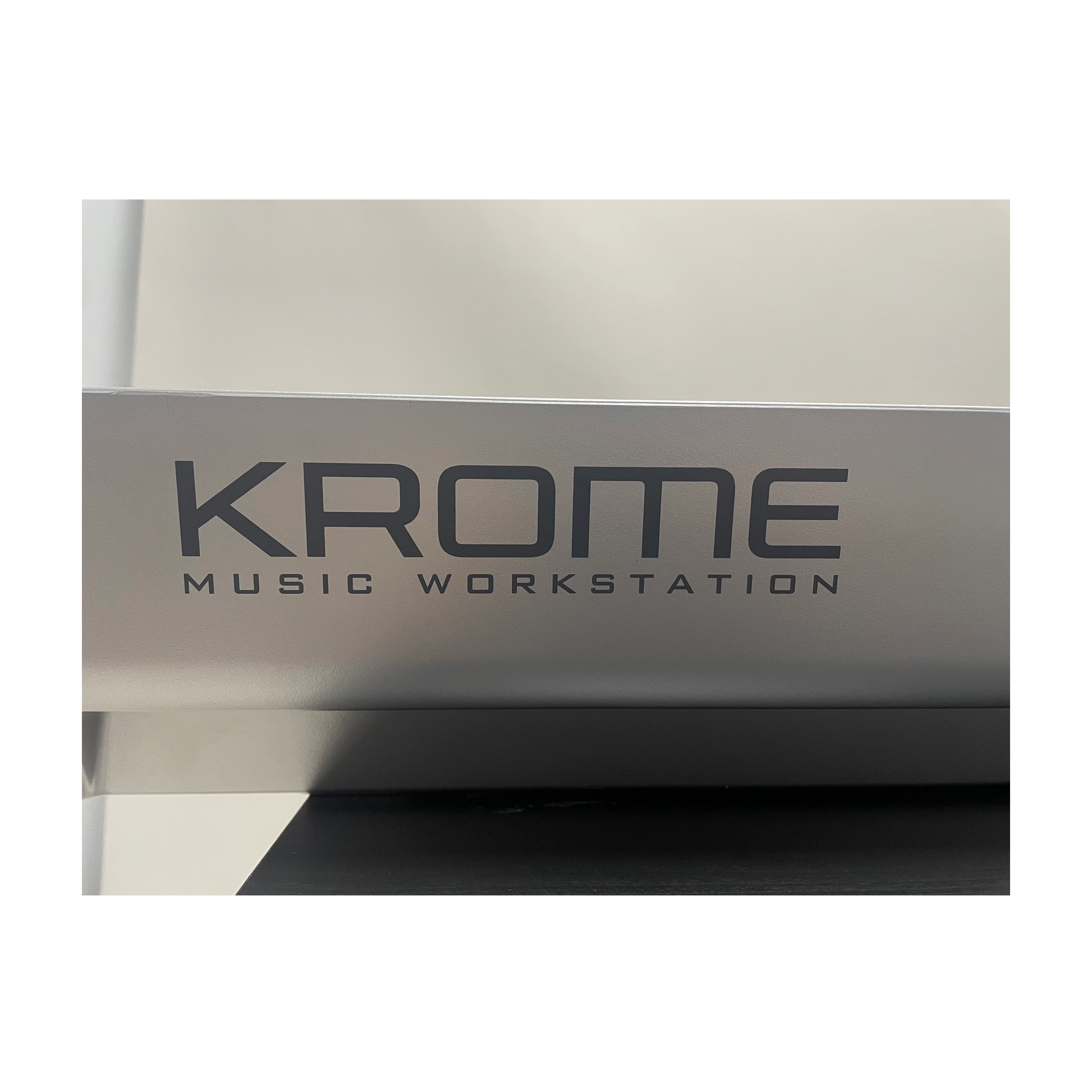 Korg Krome 73 Platinum Synthesizer Workstation - B-Stock