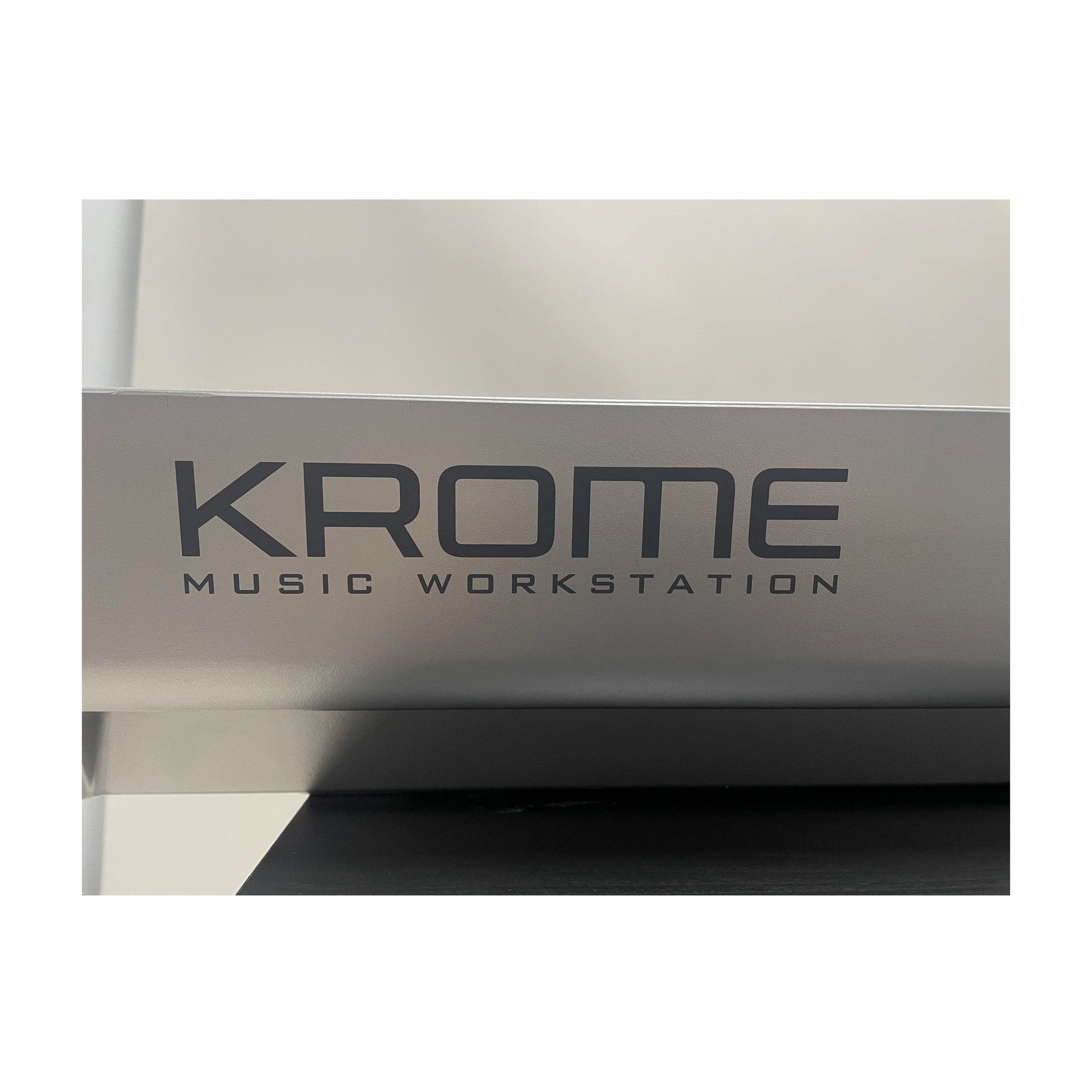 Korg Krome 73 Platinum Synthesizer Workstation - B-Stock