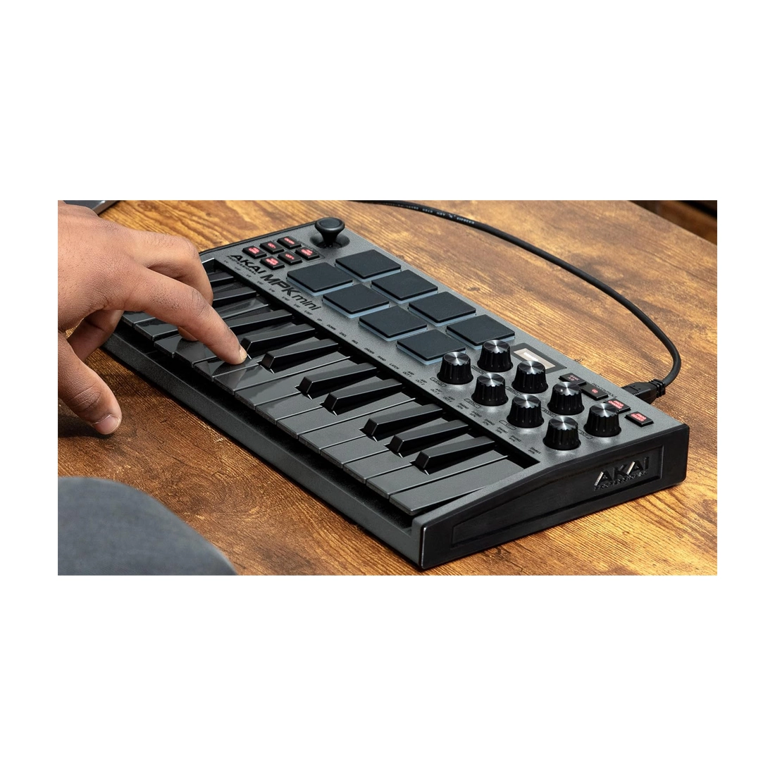 MPKMINI3G Lifestyle, creating melodies.