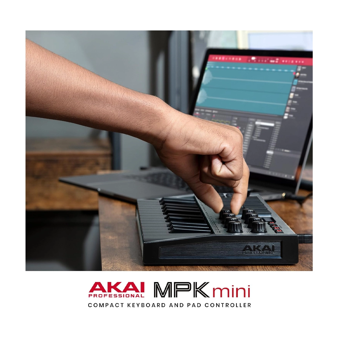 MPKMINI3G Lifestyle, mixing tracks.