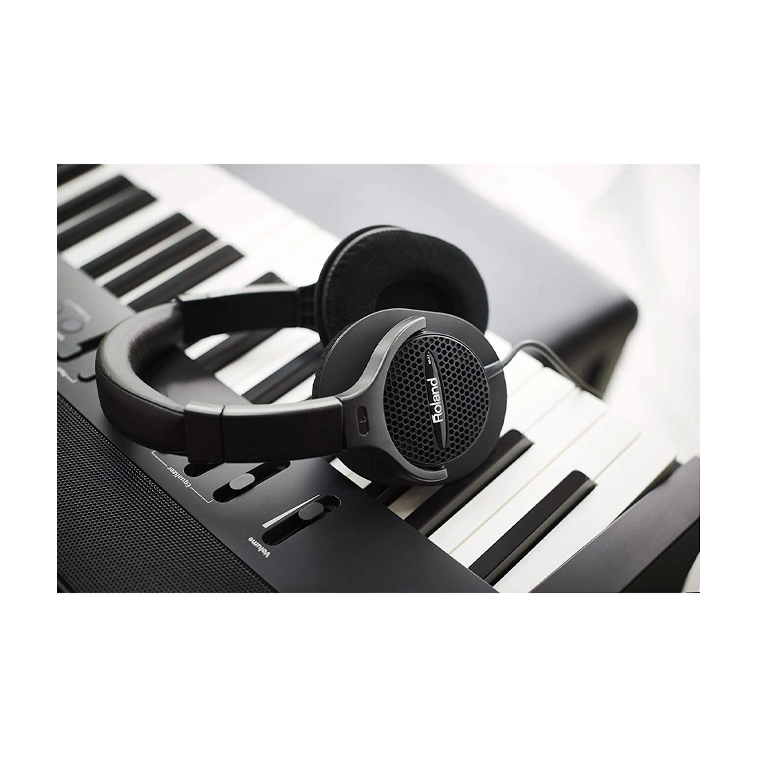 Roland Piano Essential Kits W/ Music Books, Manuscript Book, Led Clip Light & Headphones