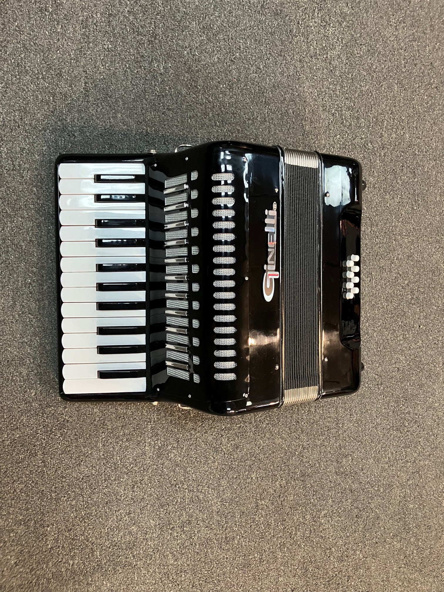 Ginelli Accordion W/ 25 Key & 8 Bass - Black