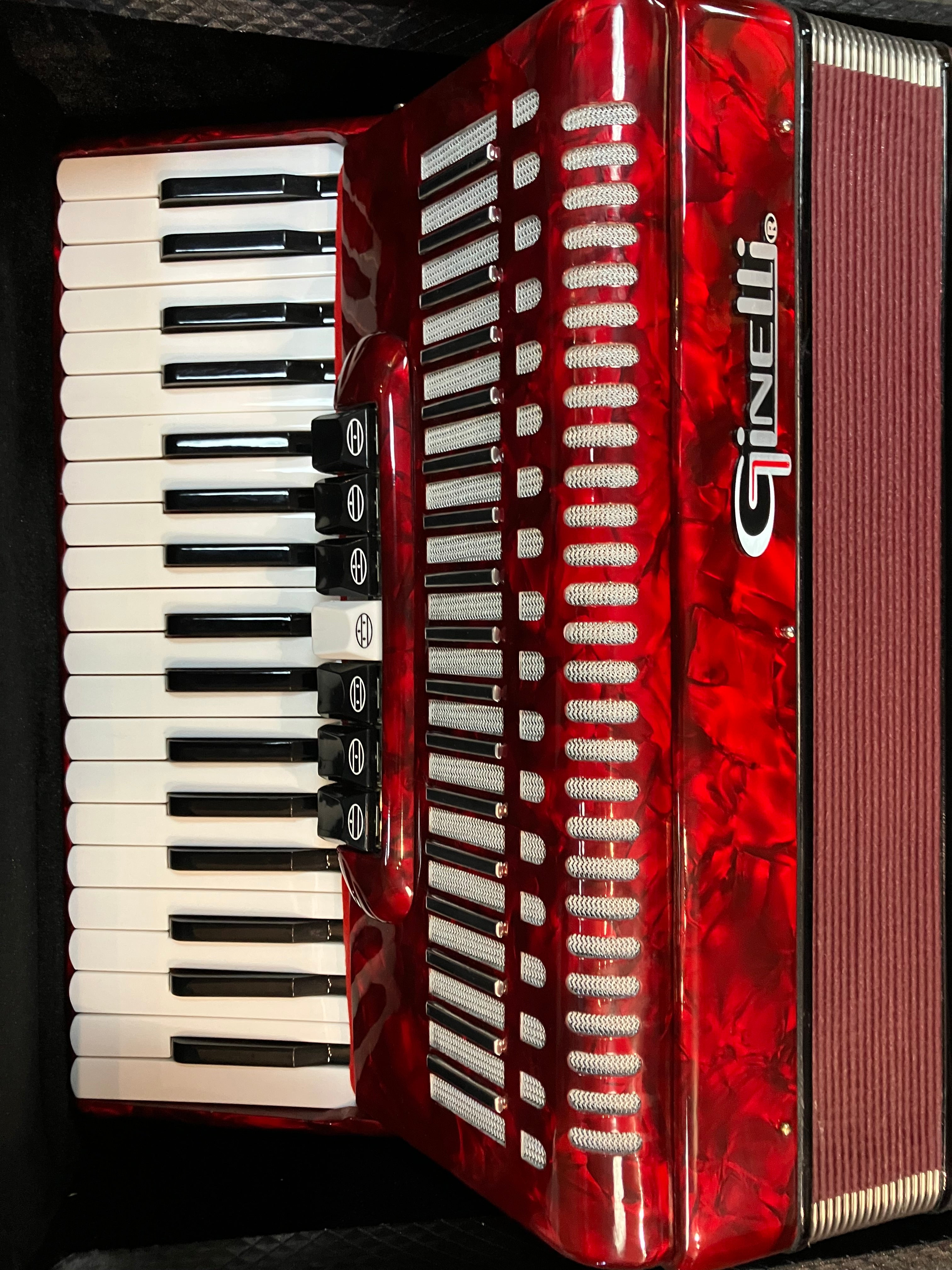 Ginelli Accordion w/ 37 keys & 96 Bass - Red