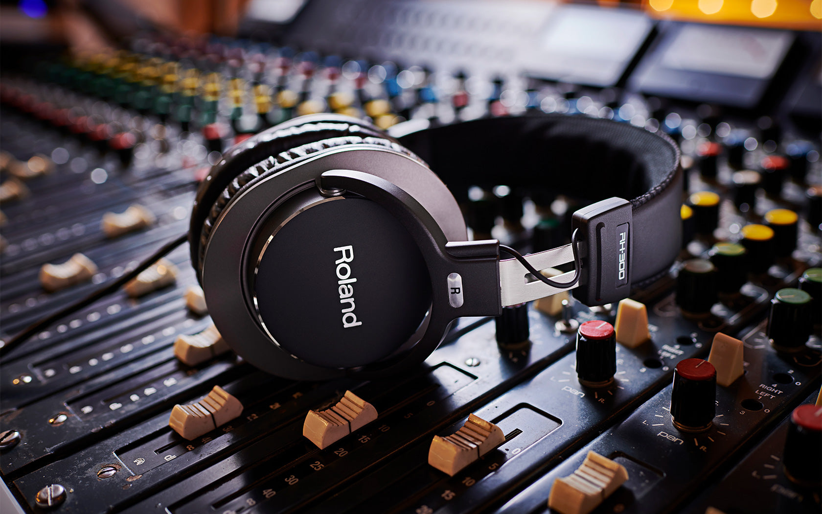 Roland RH-300 Circumaural Stereo Studio Headphones